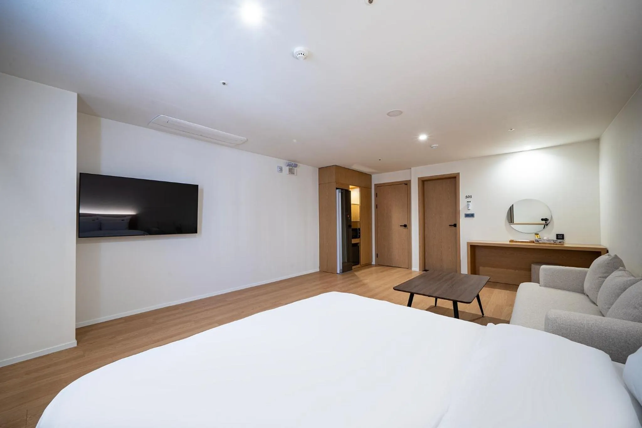 Photo of the whole room, Bed in H Avenue Gumi Okgye