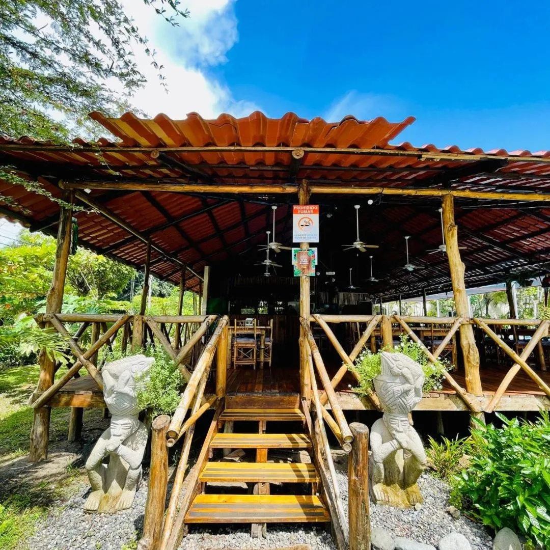 Restaurant/places to eat in HOTEL COCOMAR