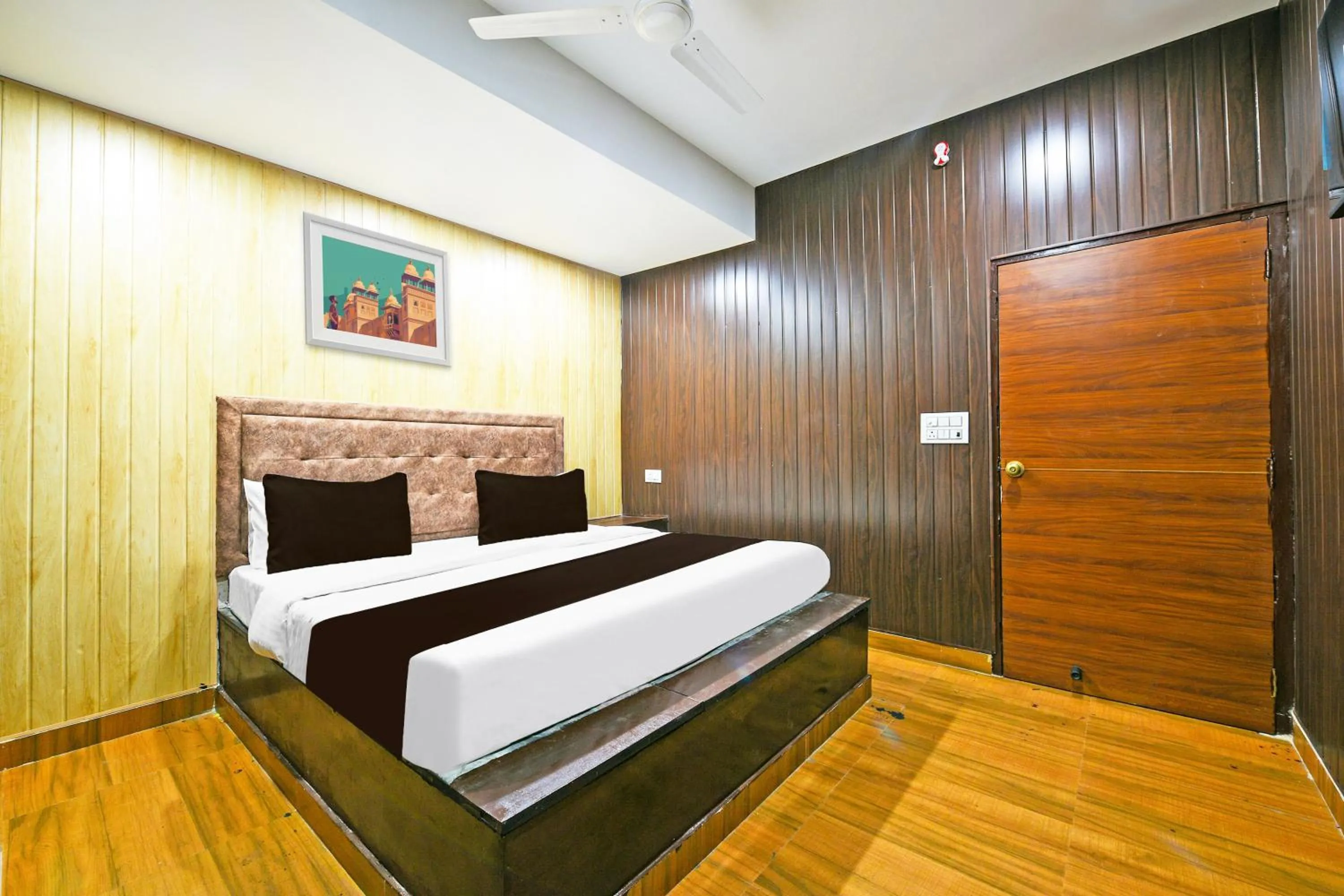Bedroom in Hotel O by OYO Lavish