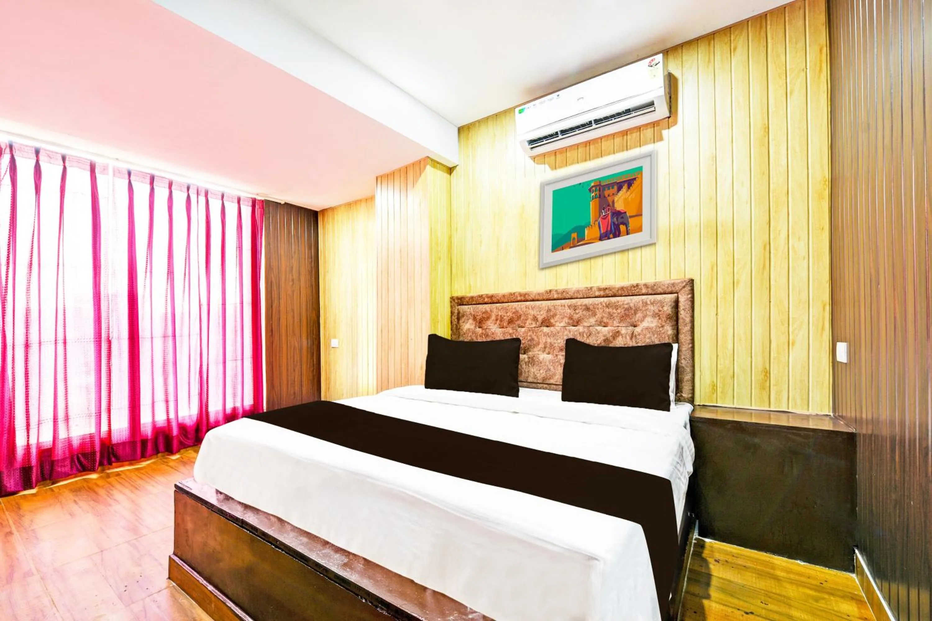 Bedroom in Hotel O by OYO Lavish