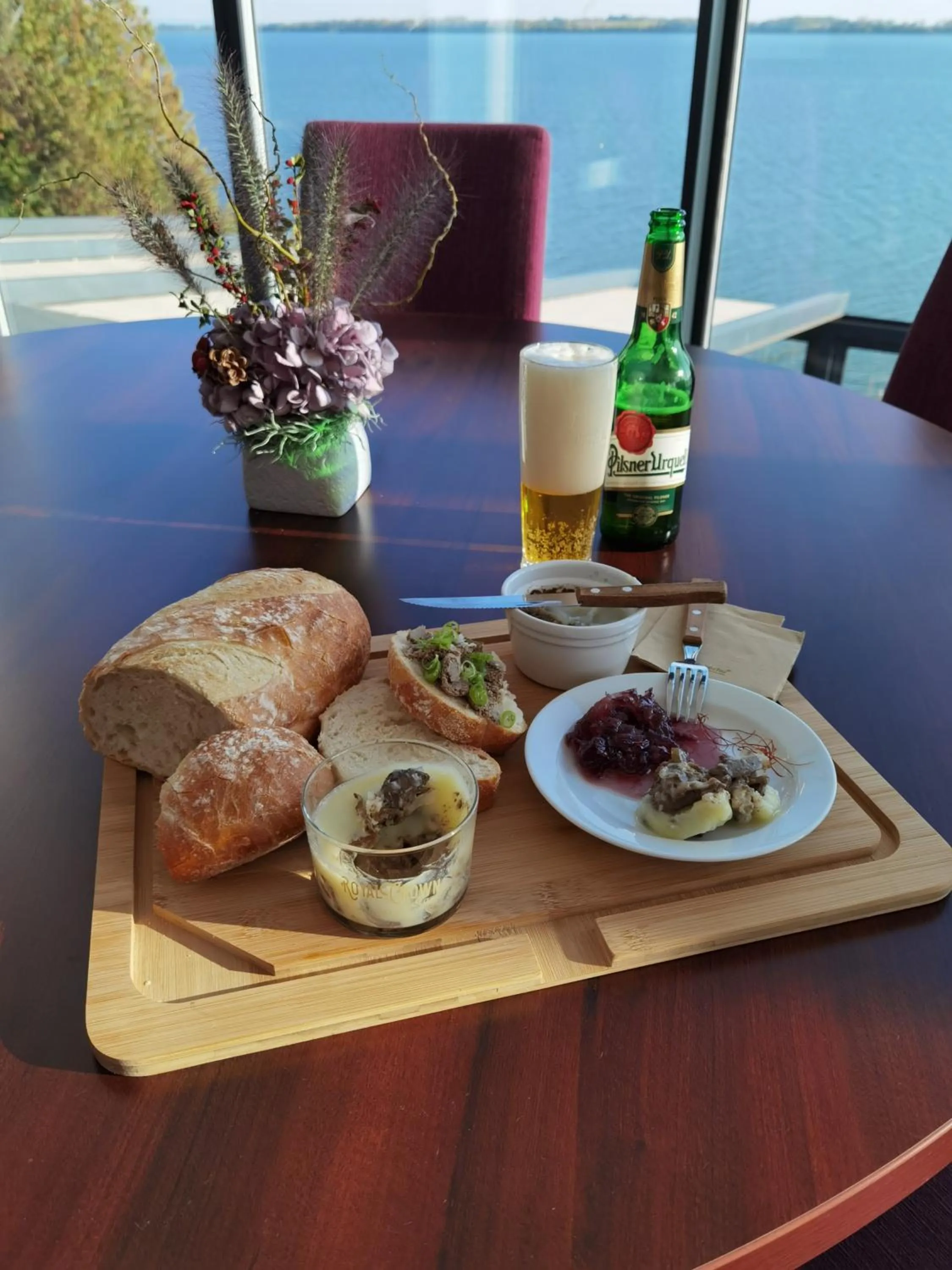 Restaurant/places to eat in Hotel Eurobus