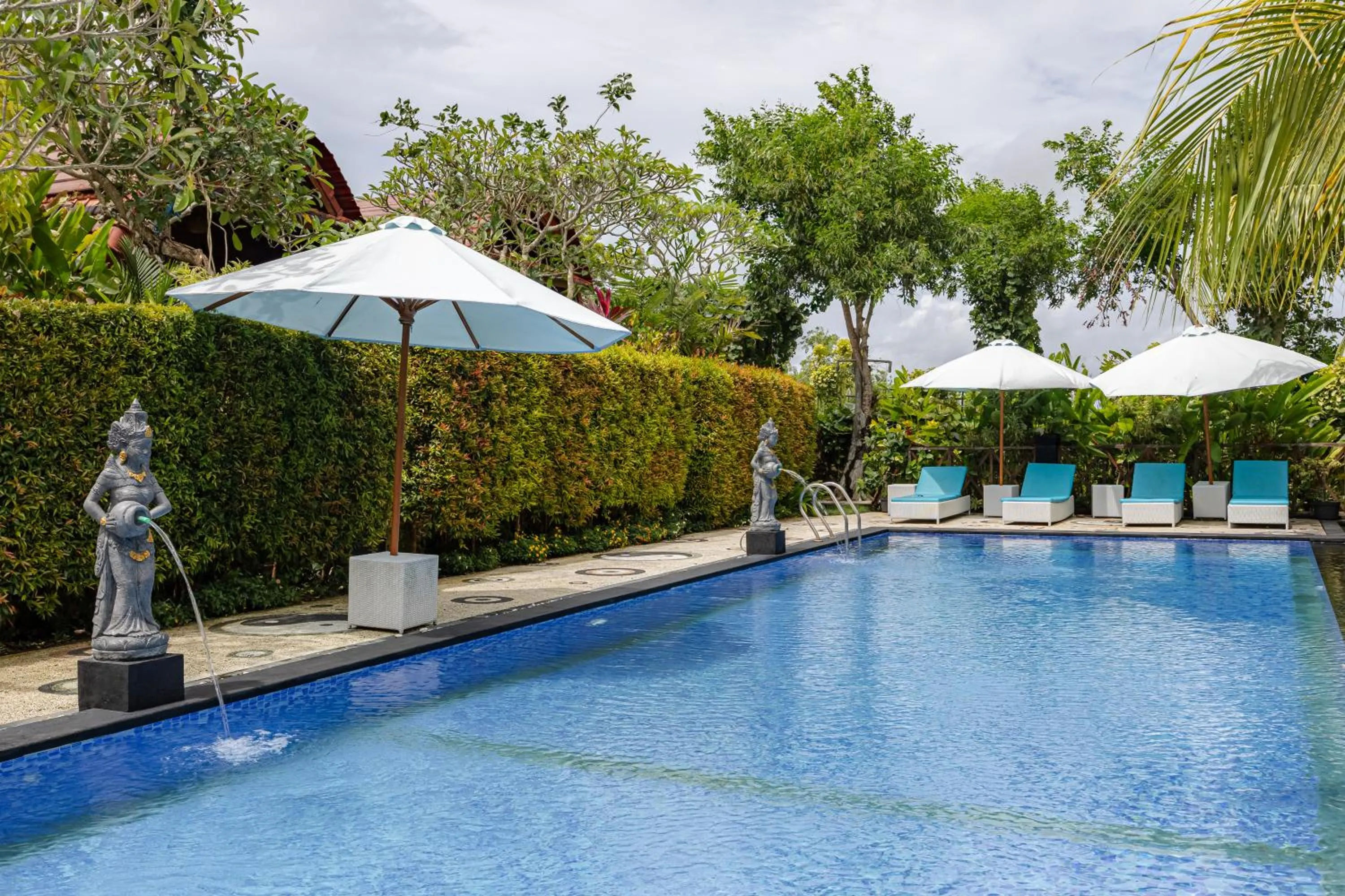 Swimming pool in Cove Jiwana Villa