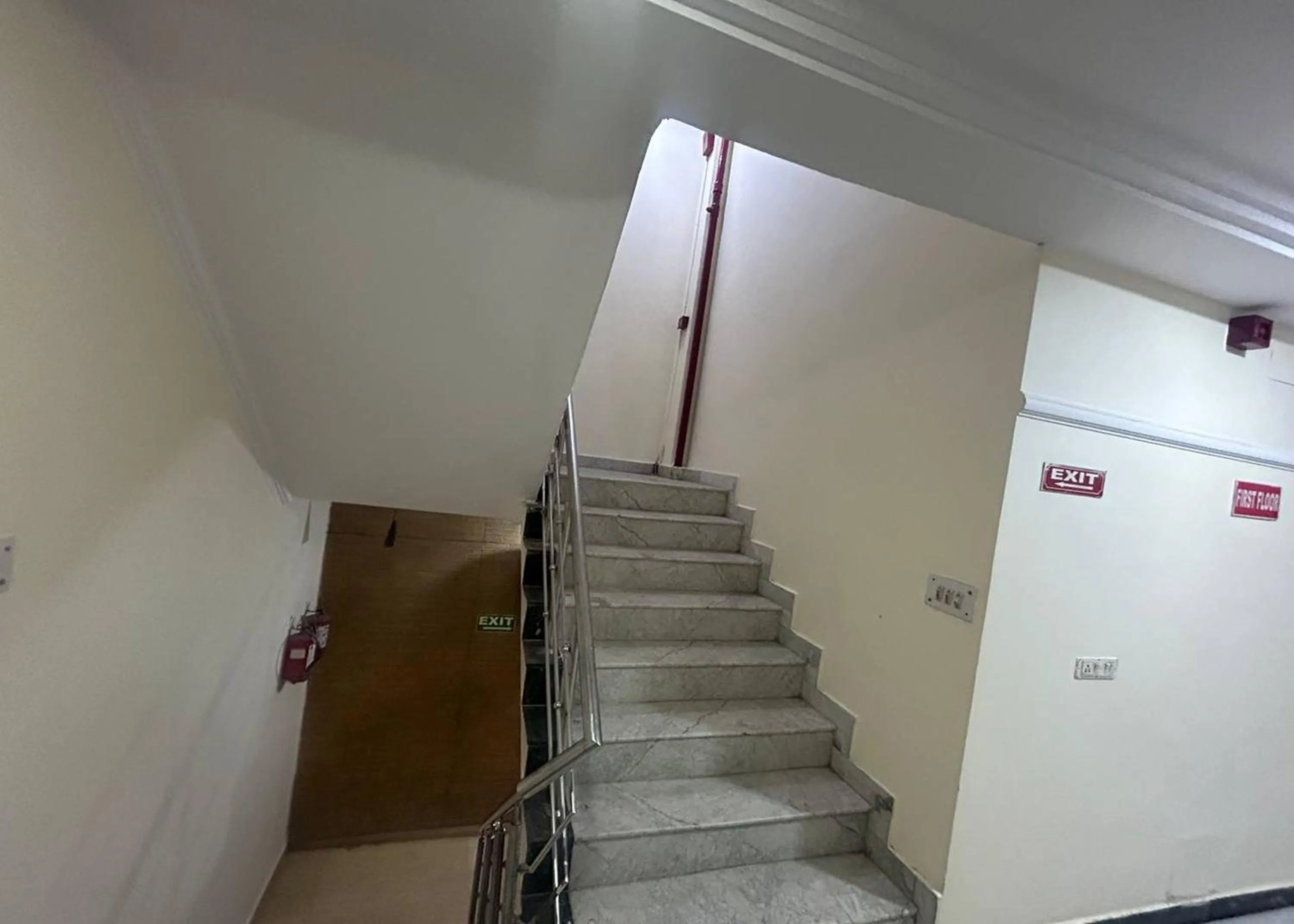 Area and facilities in Hotel Mourya Deluxe