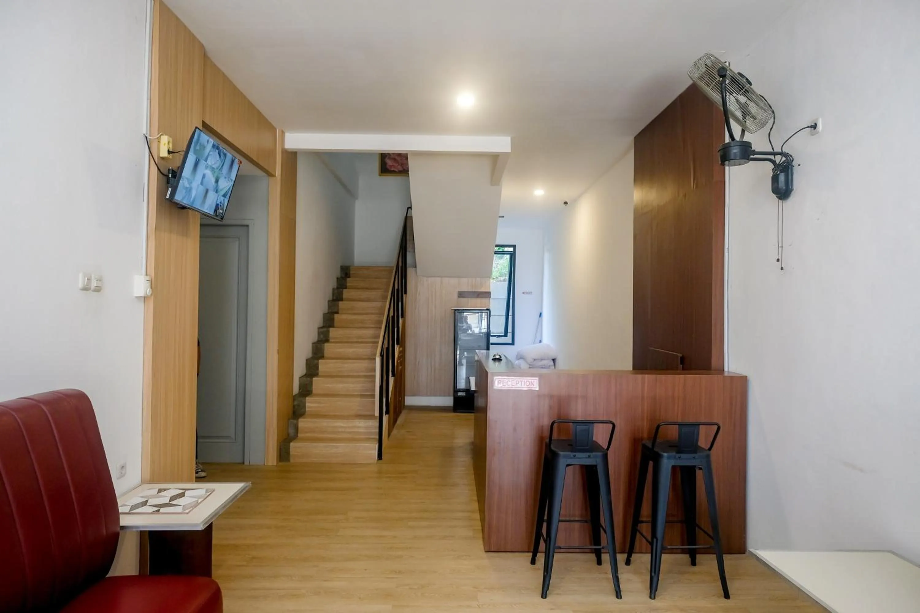 Lobby or reception in Urbanview Hotel JJ Bukitsari Semarang