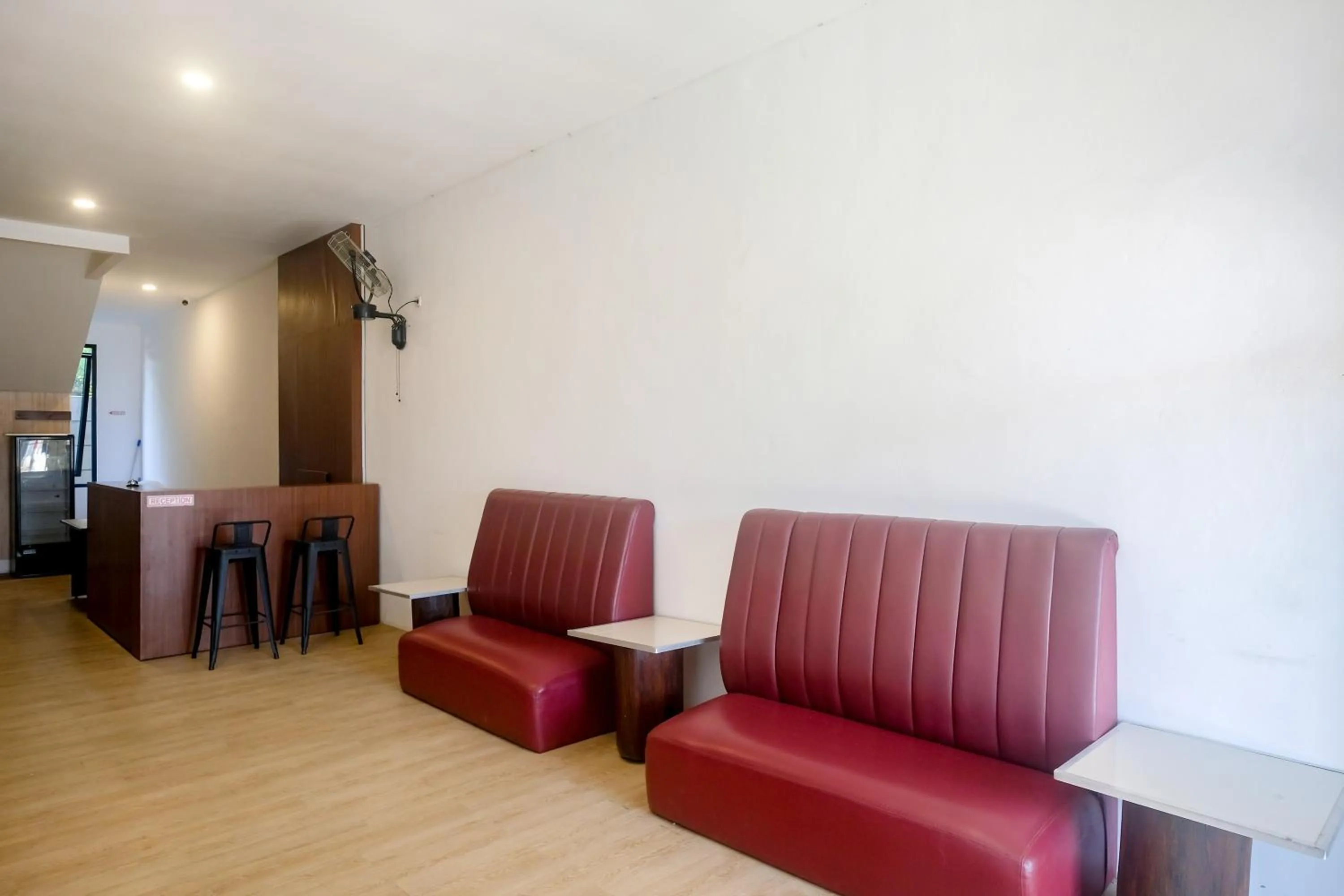 Seating area in Urbanview Hotel JJ Bukitsari Semarang