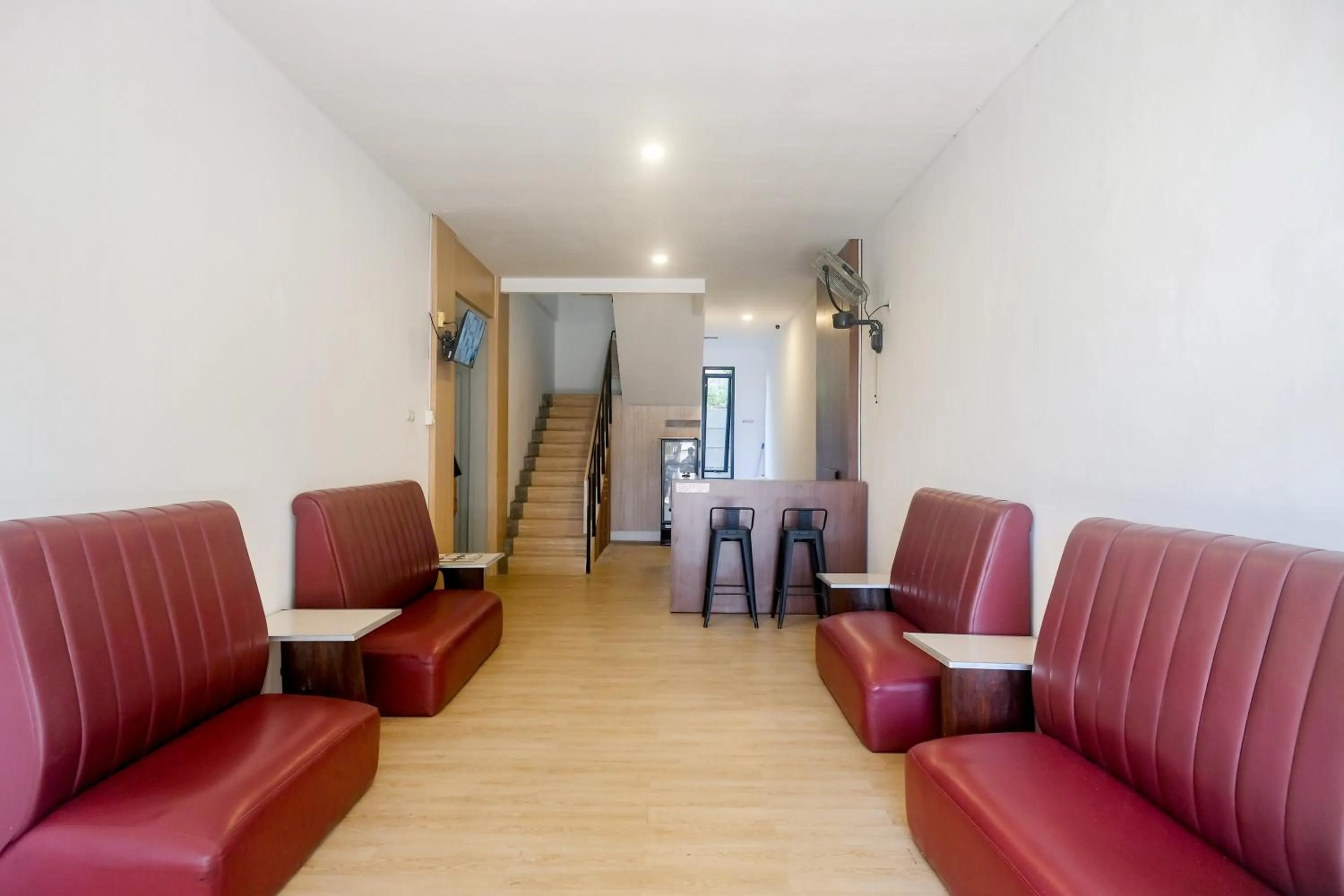 Lobby or reception in Urbanview Hotel JJ Bukitsari Semarang