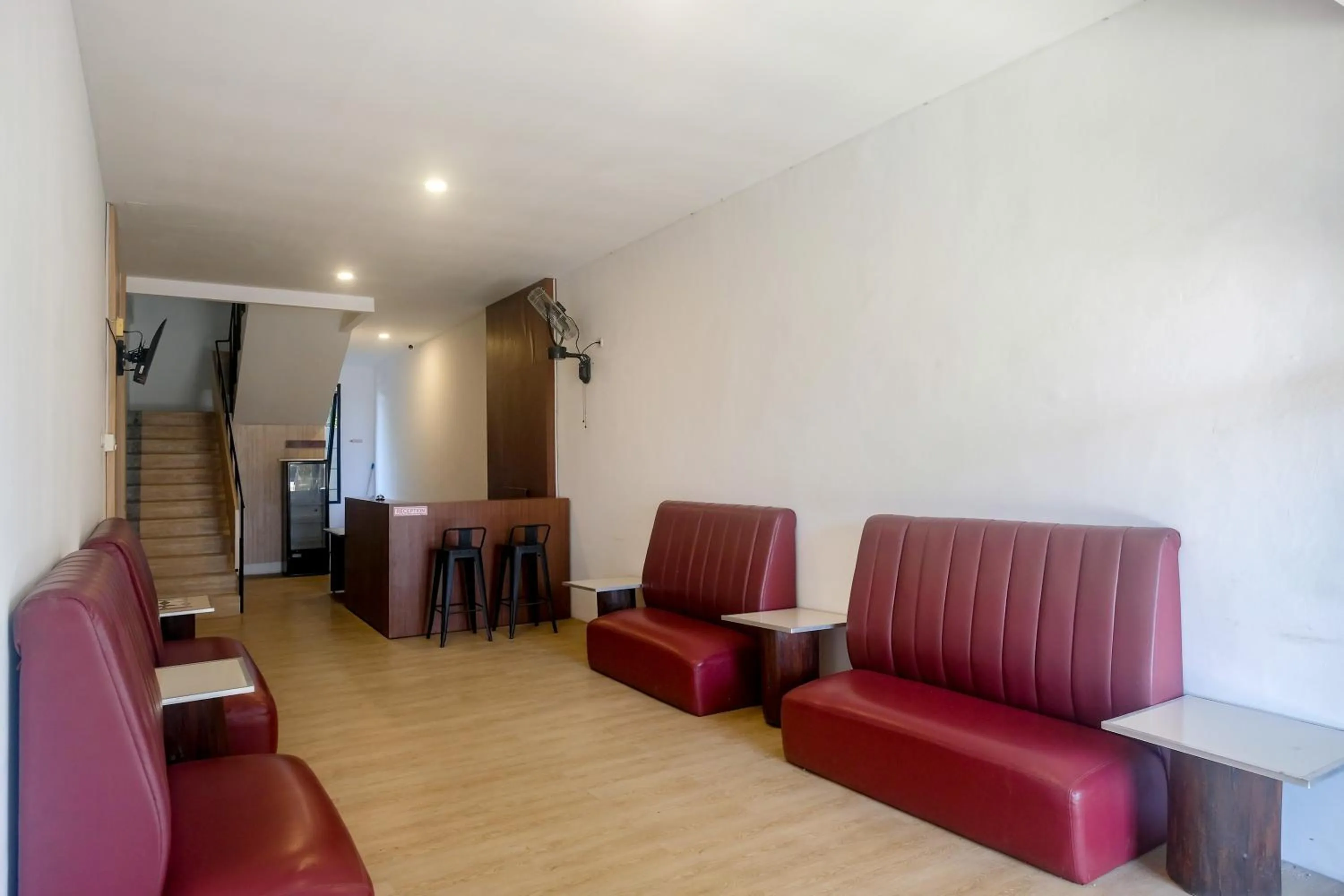 Lobby or reception in Urbanview Hotel JJ Bukitsari Semarang