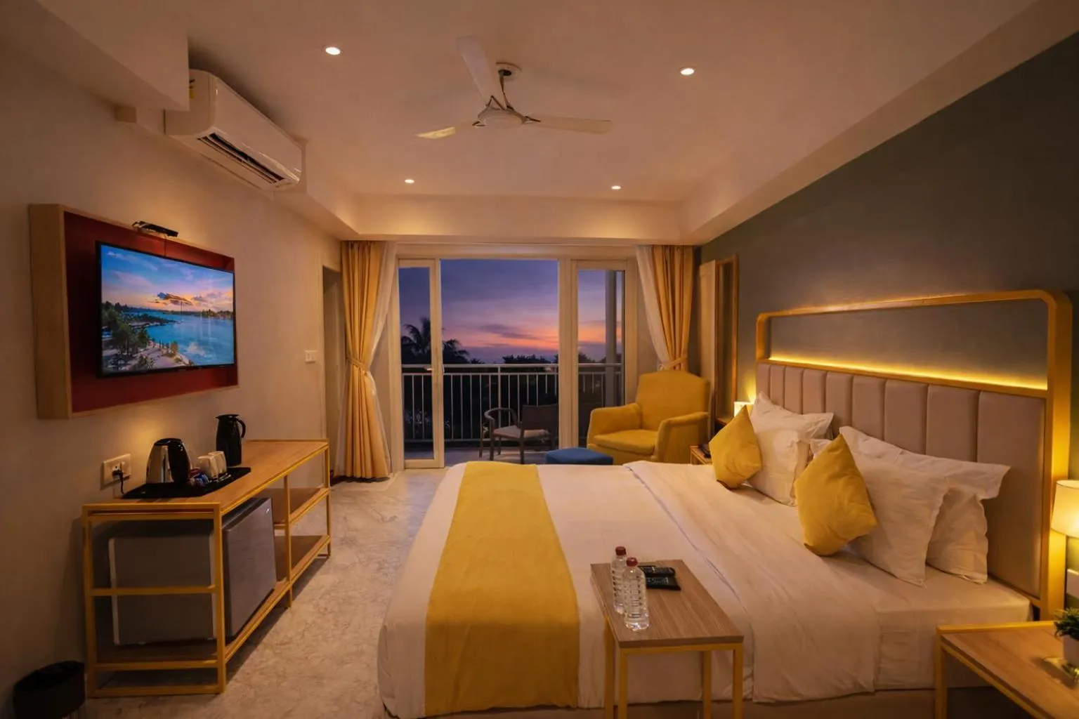 Bed in Phoenix Unmatched Comfort - Hotel Near Fateh Sagar Lake Udaipur