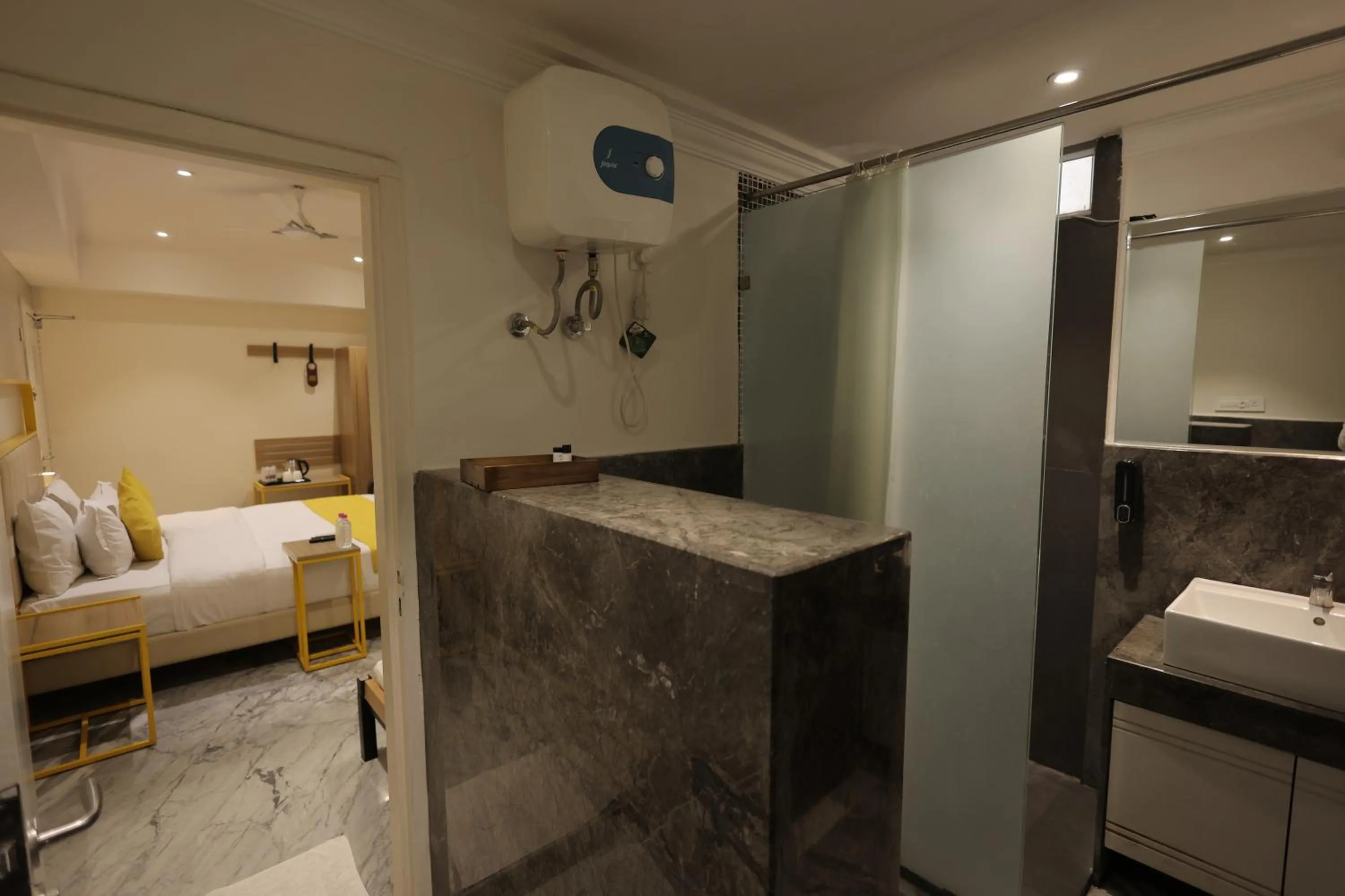 Shower, Bed in Phoenix - Unmatched Comfort