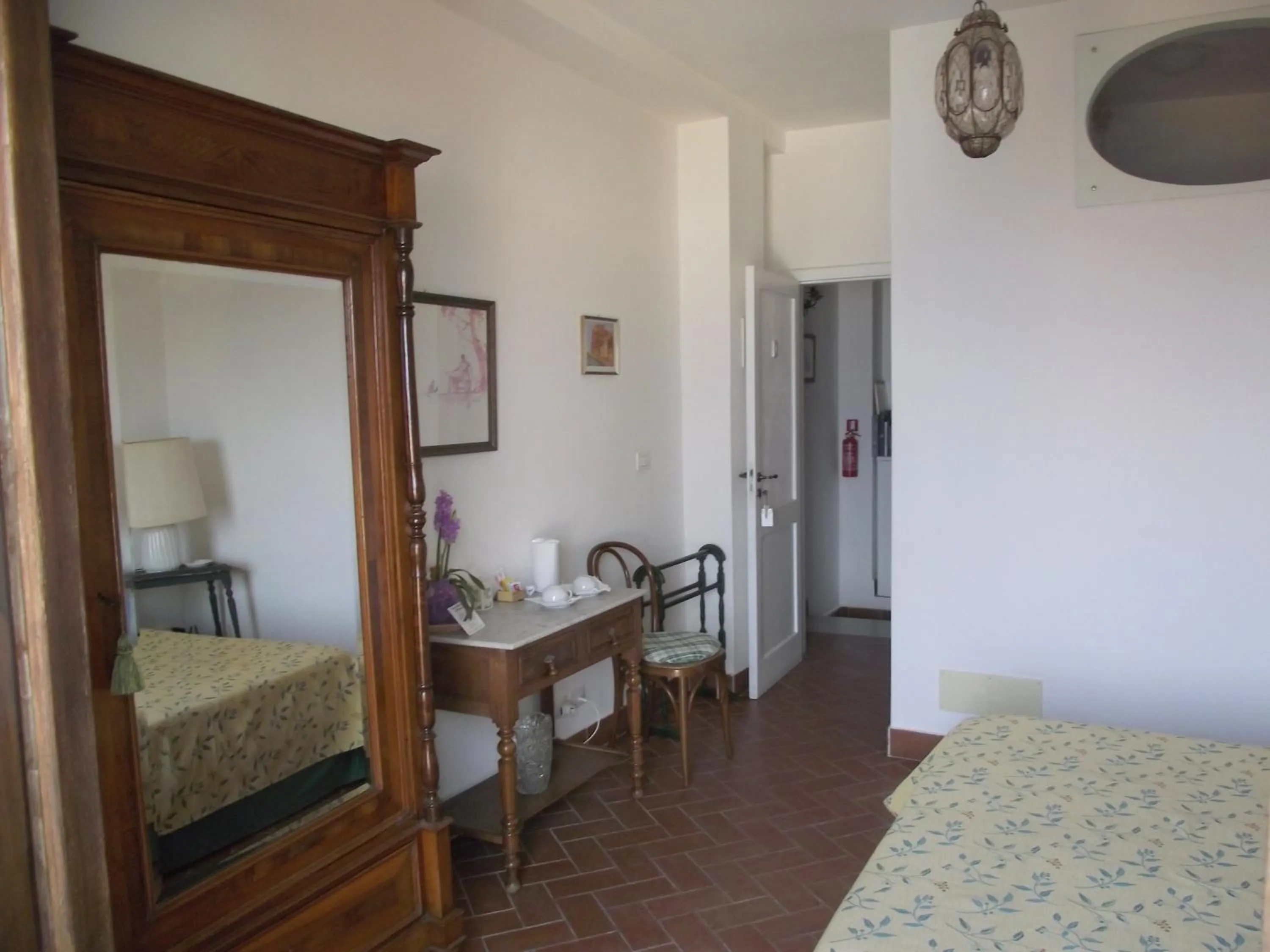 Decorative detail in B&B Chianalea 54