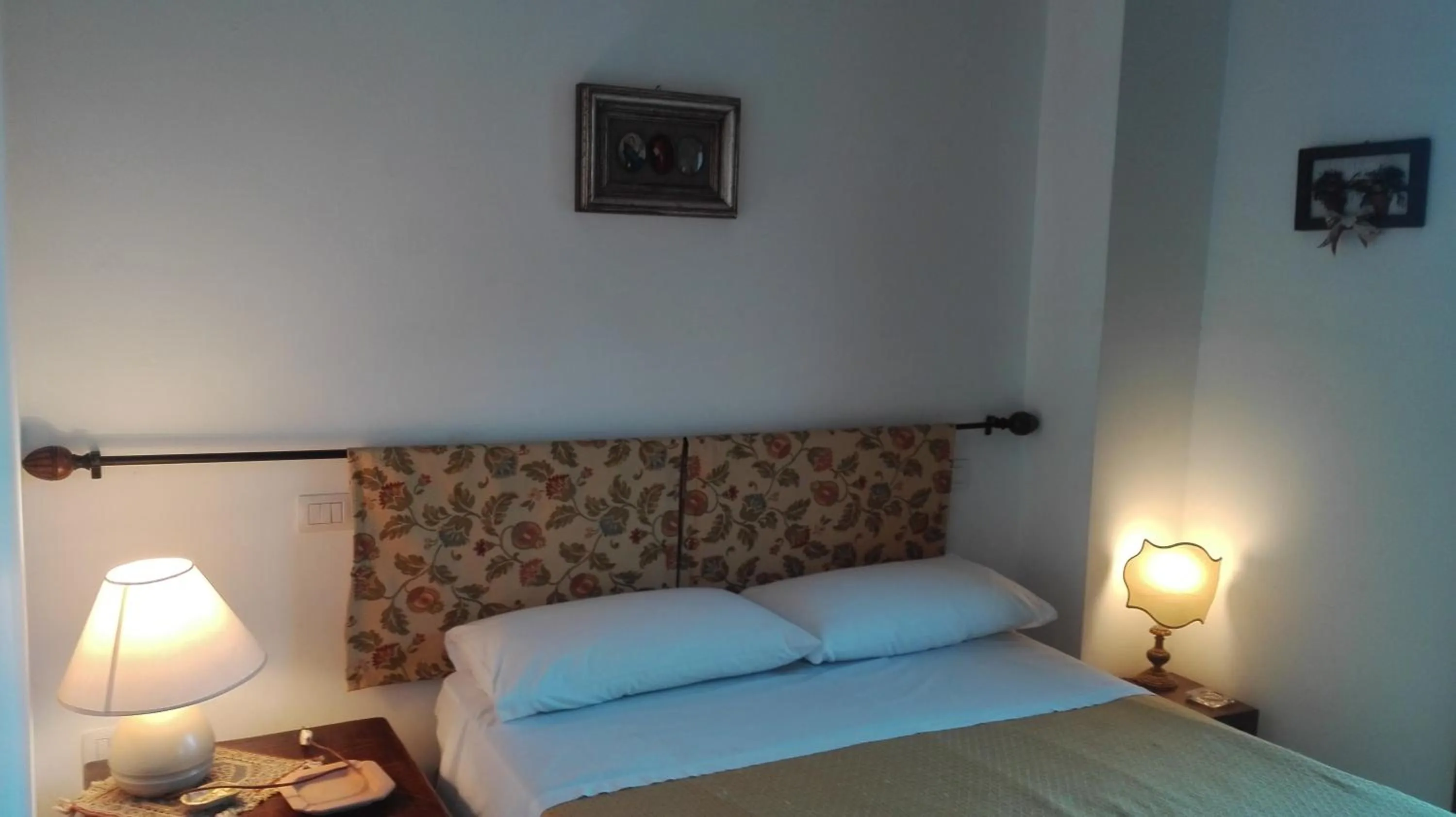 Photo of the whole room in B&B Chianalea 54