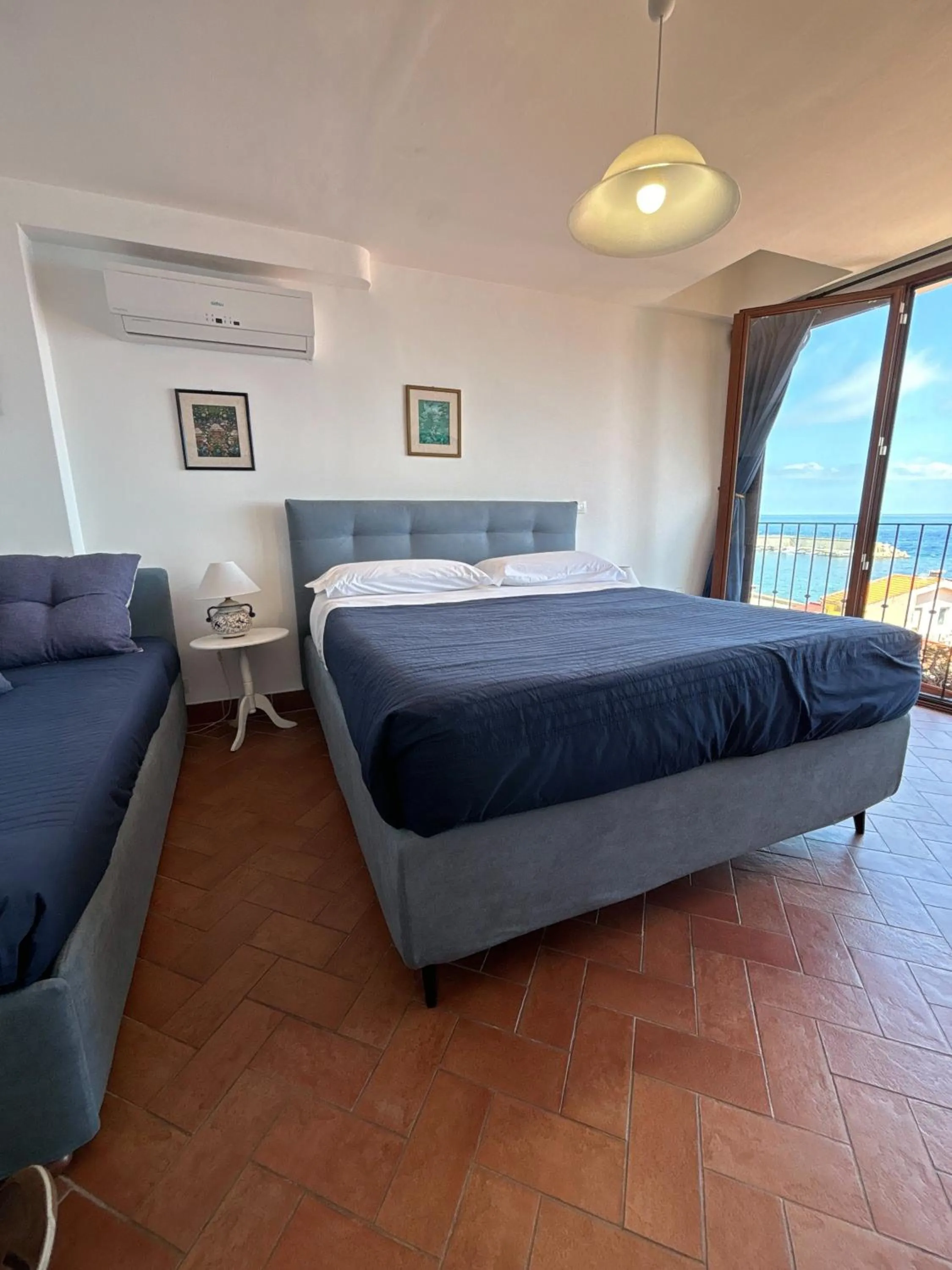 Photo of the whole room in B&B Chianalea 54