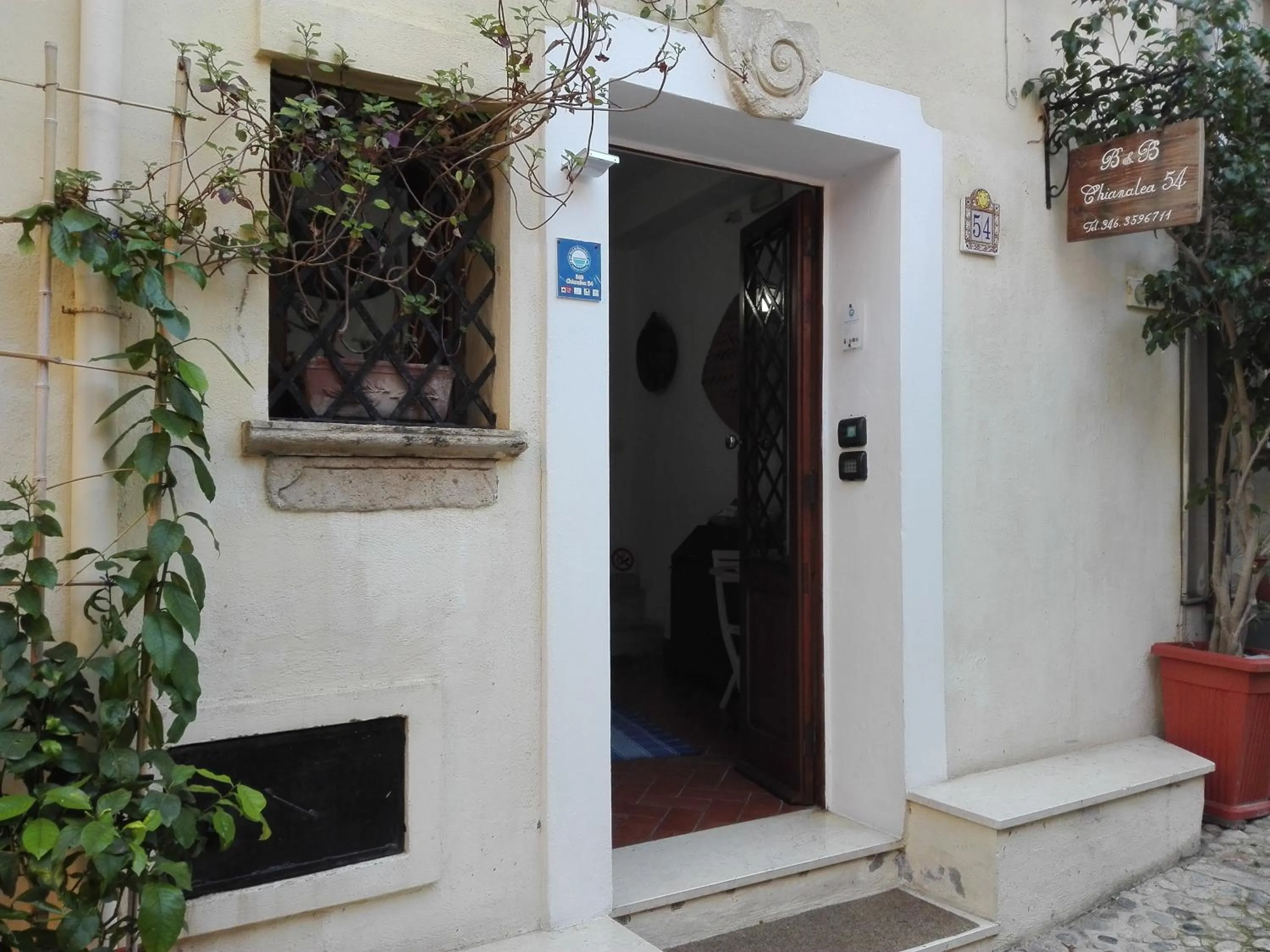 Facade/entrance in B&B Chianalea 54