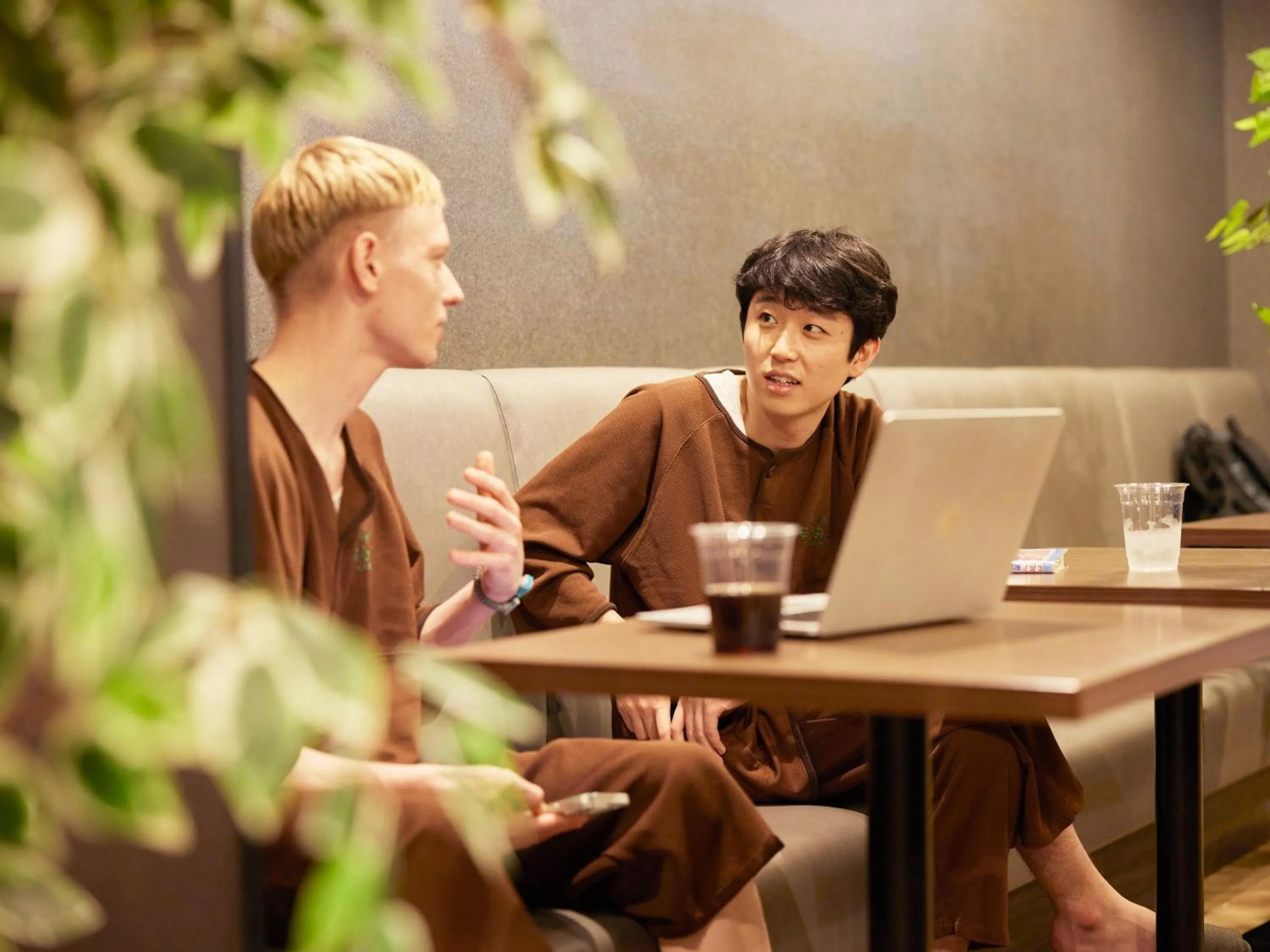 Communal lounge/ TV room in Anshin Oyado Shinjuku - Men only