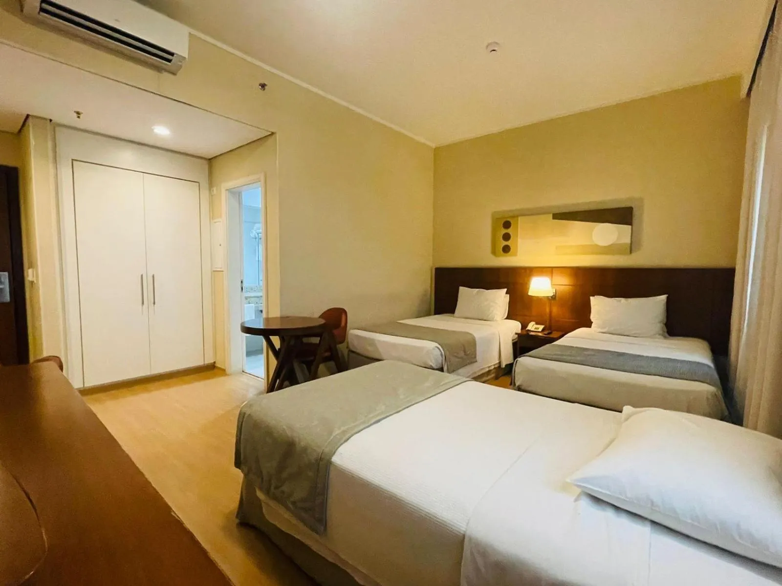 Photo of the whole room, Bed in Luz Plaza São Paulo