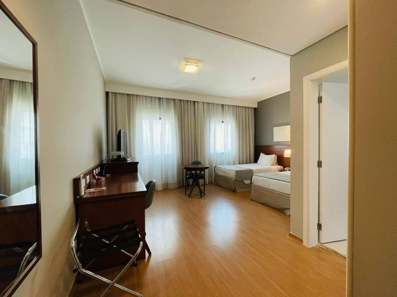 Photo of the whole room, Bed in Luz Plaza São Paulo