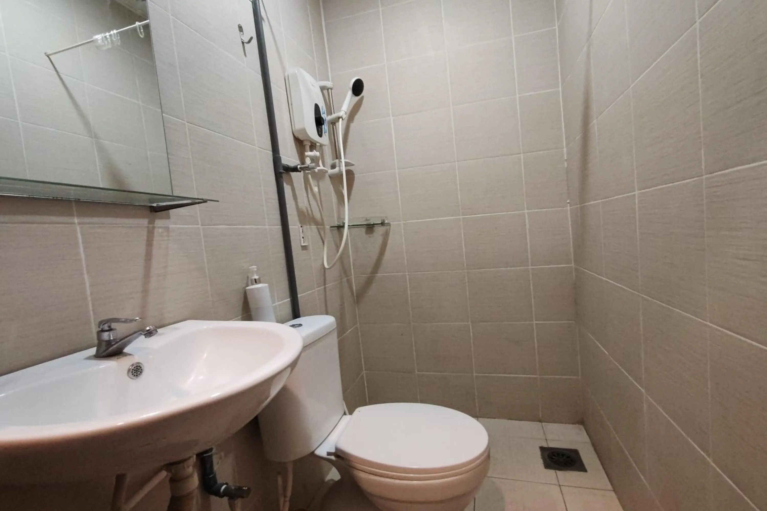 Bathroom in Maleeq Hotel Meru Ipoh