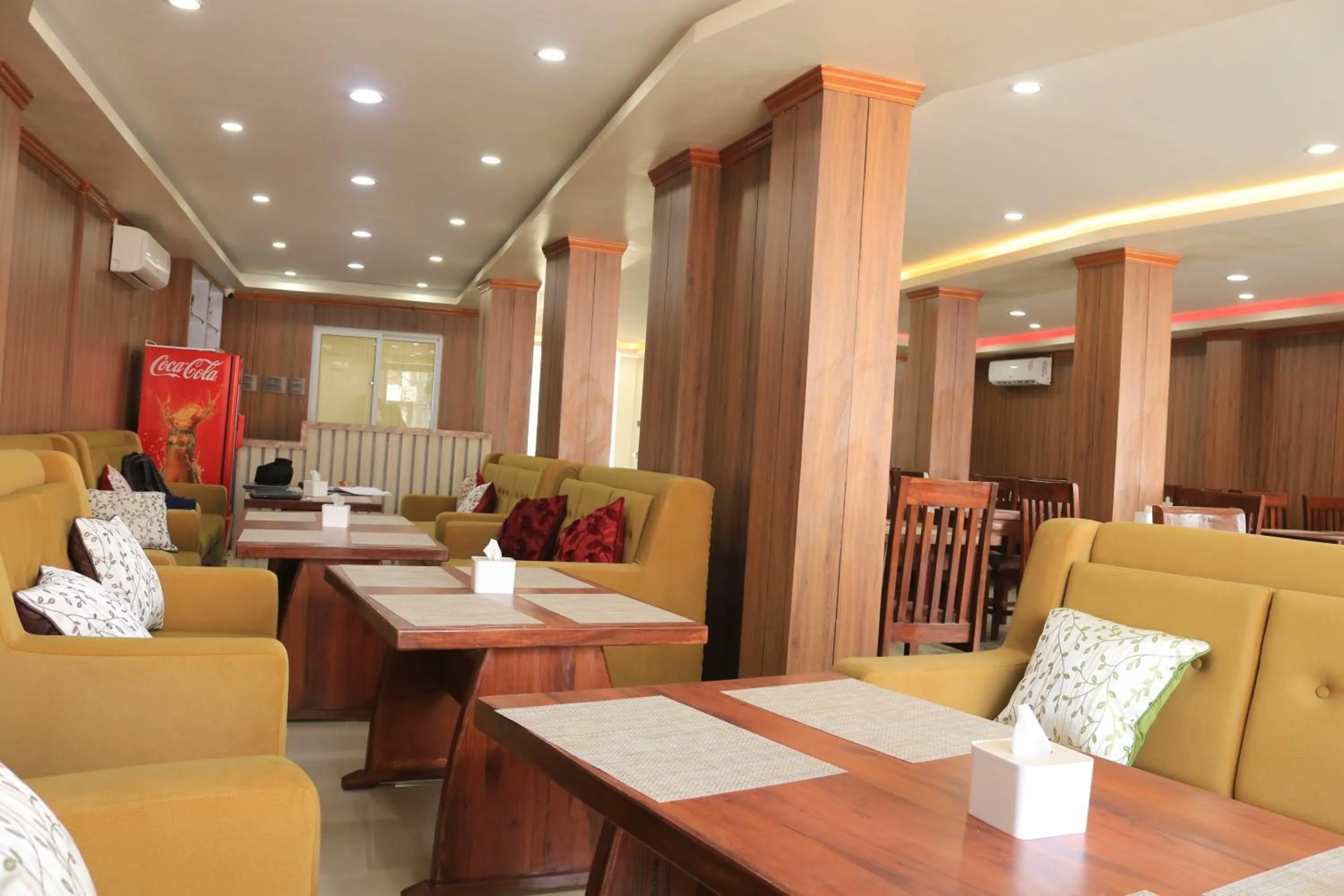 Restaurant/places to eat in Hotel Junction