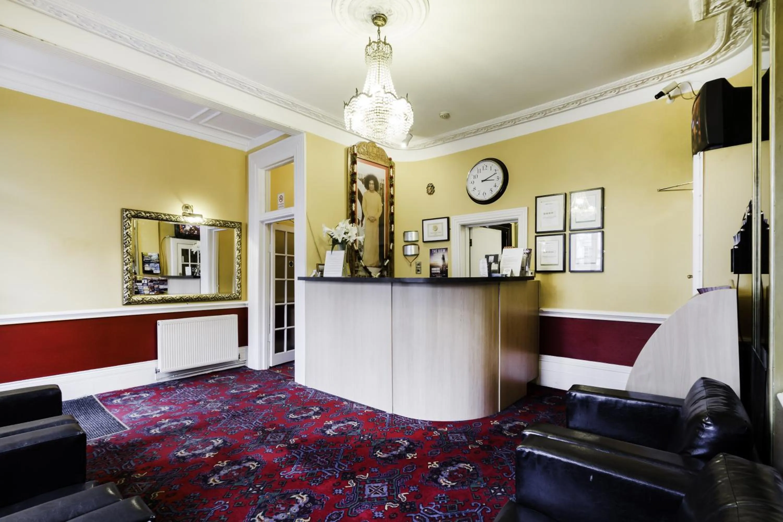 Lobby or reception in Tudor Court Hotel
