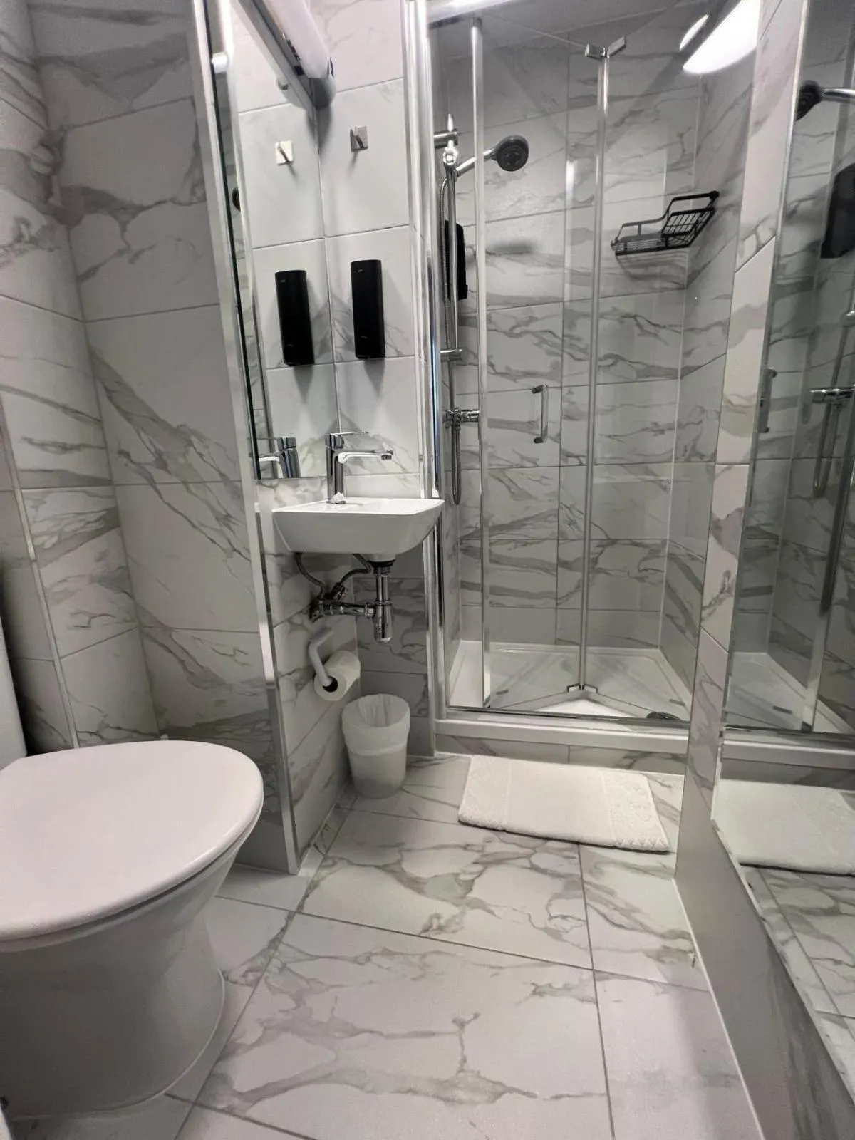 Shower in Tudor Court Hotel