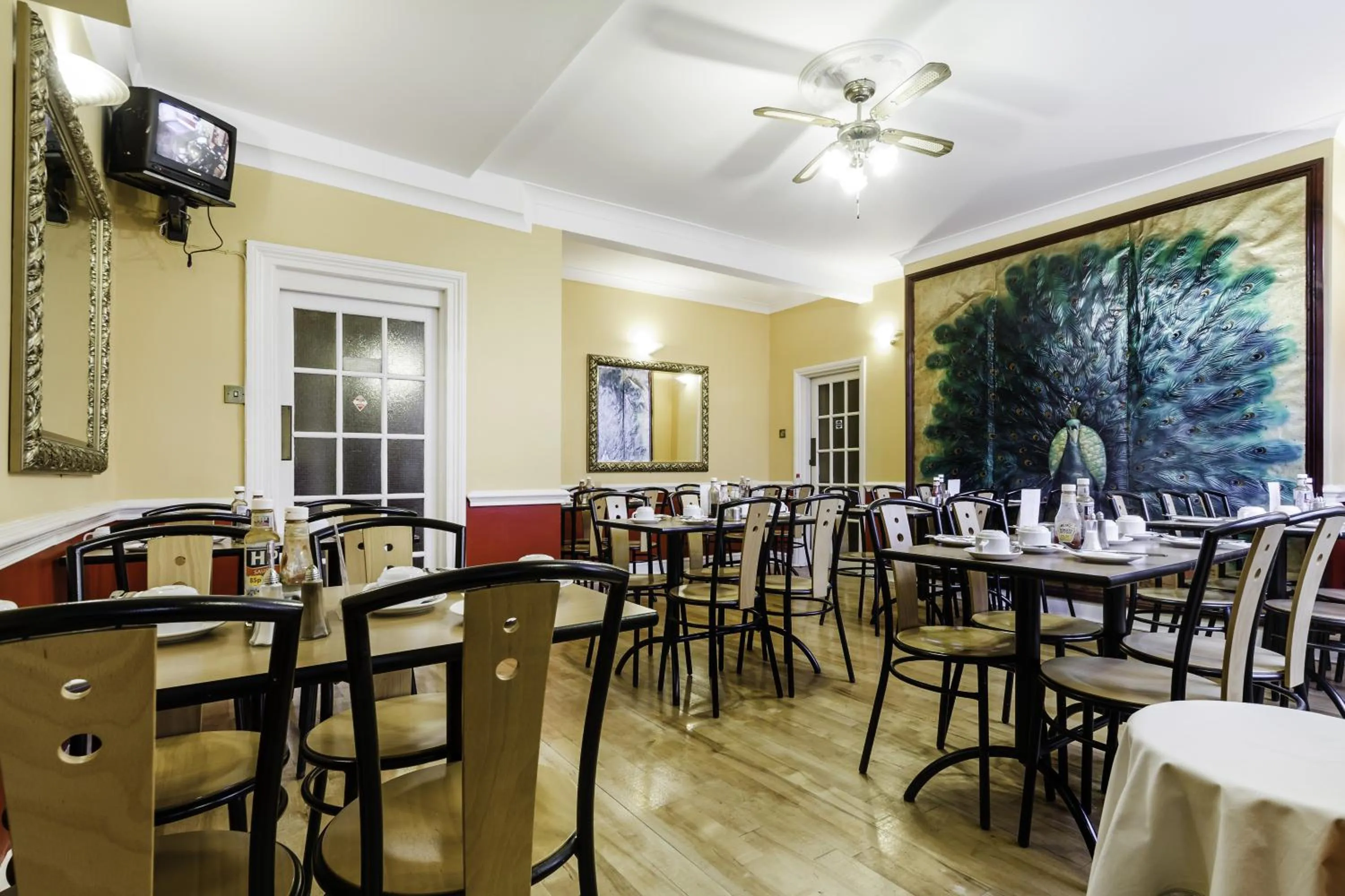Restaurant/places to eat in Tudor Court Hotel