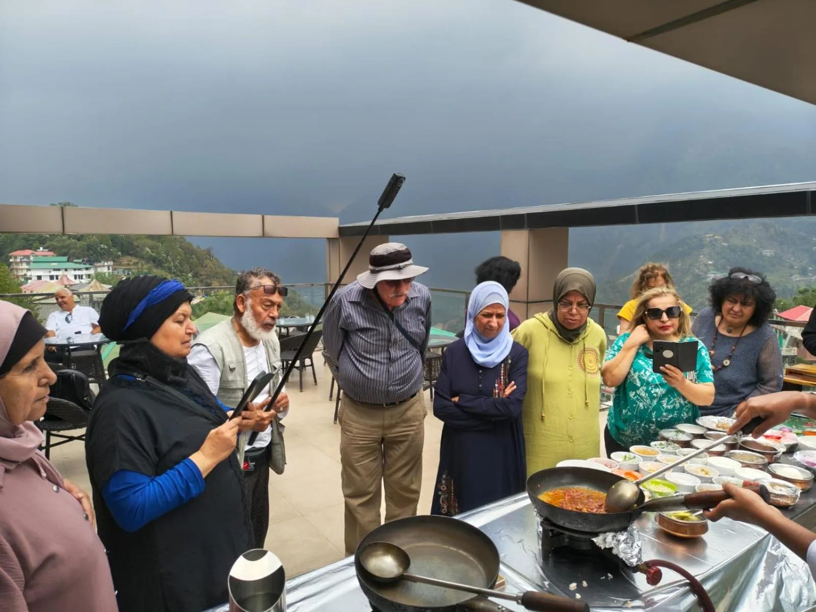 Restaurant/places to eat in Aliza Inn And Suites By SRS Hotels