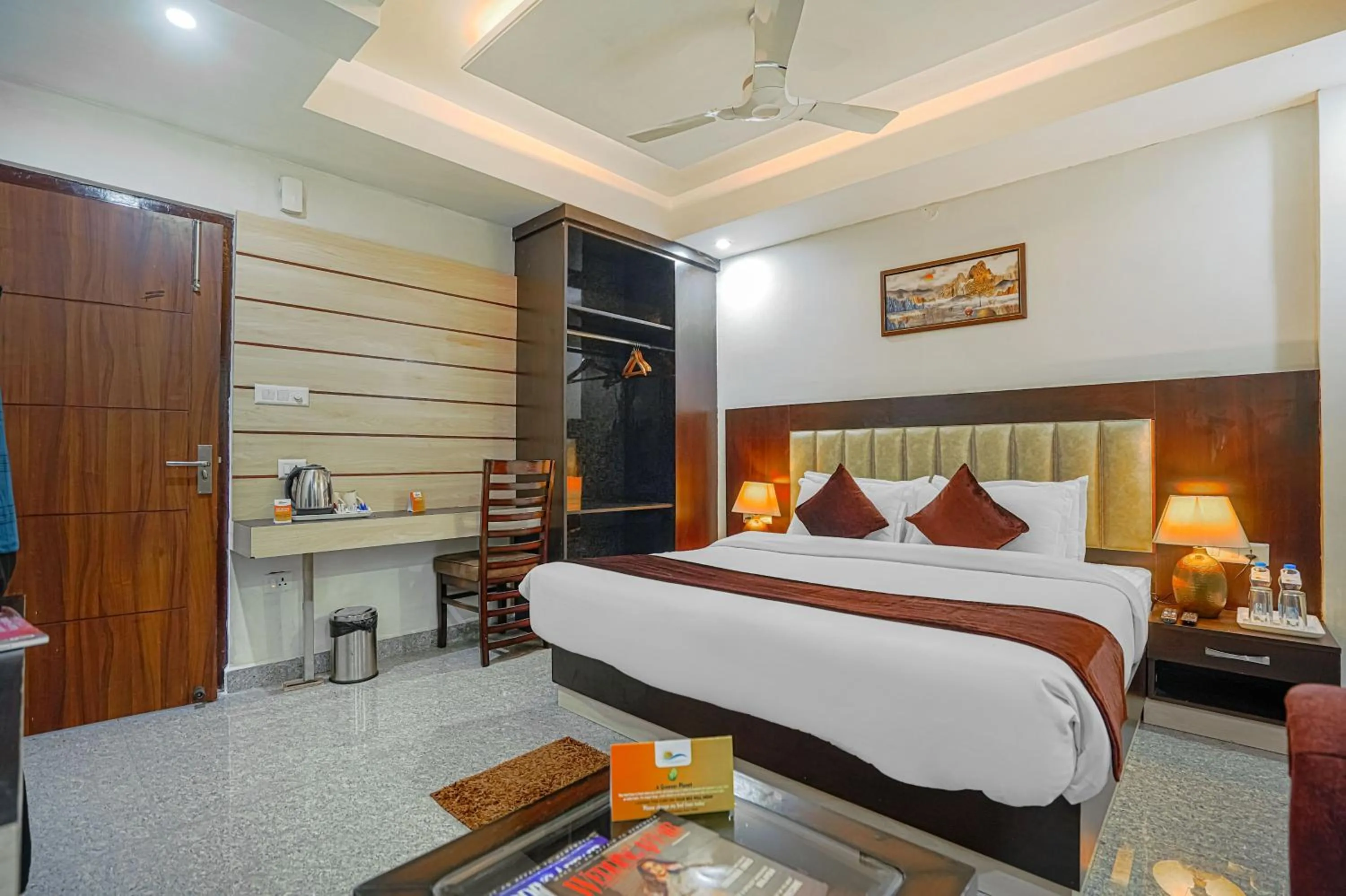 Bed in Aliza Inn And Suites By SRS Hotels