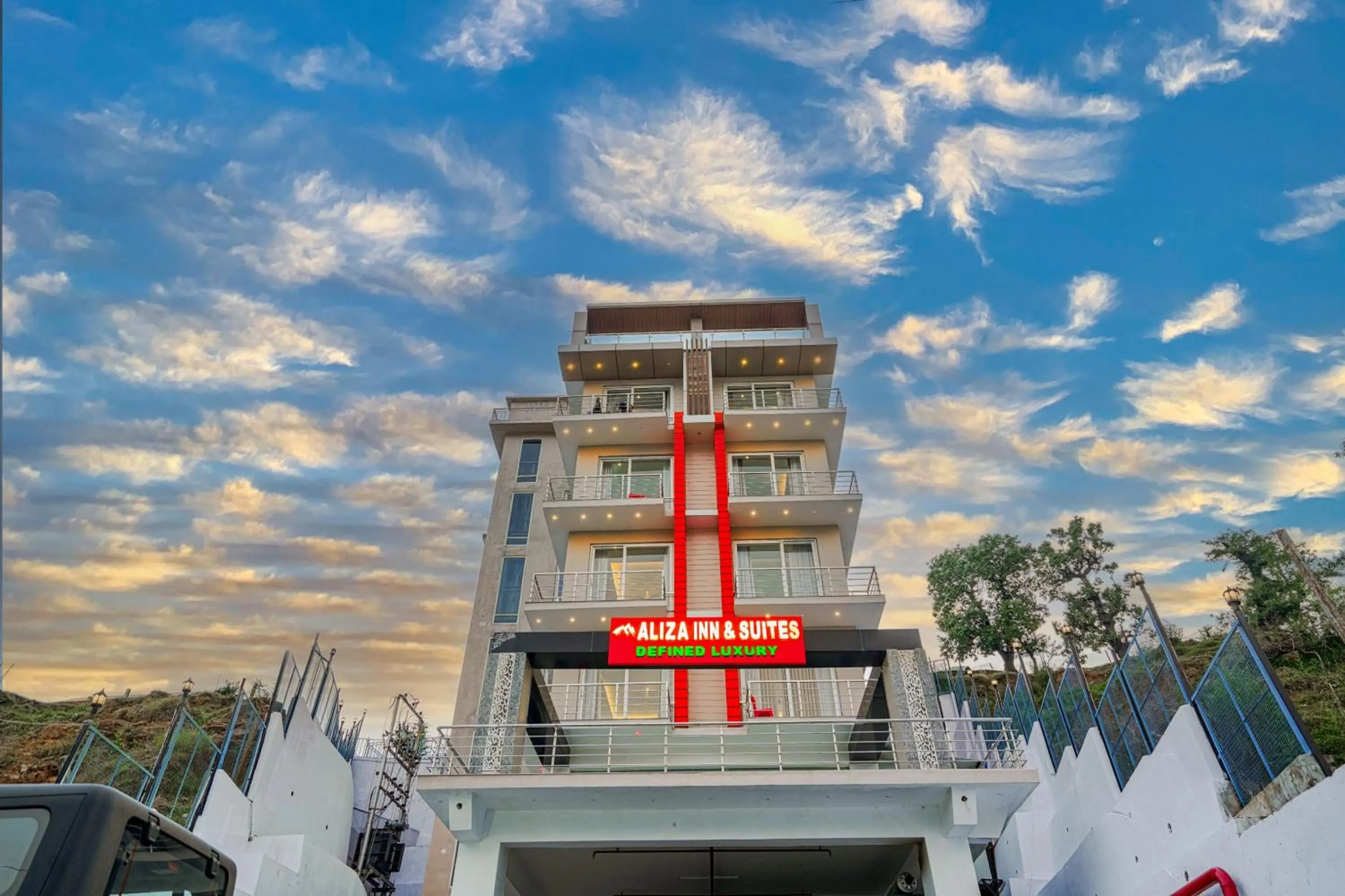 Facade/entrance in Aliza Inn And Suites By SRS Hotels