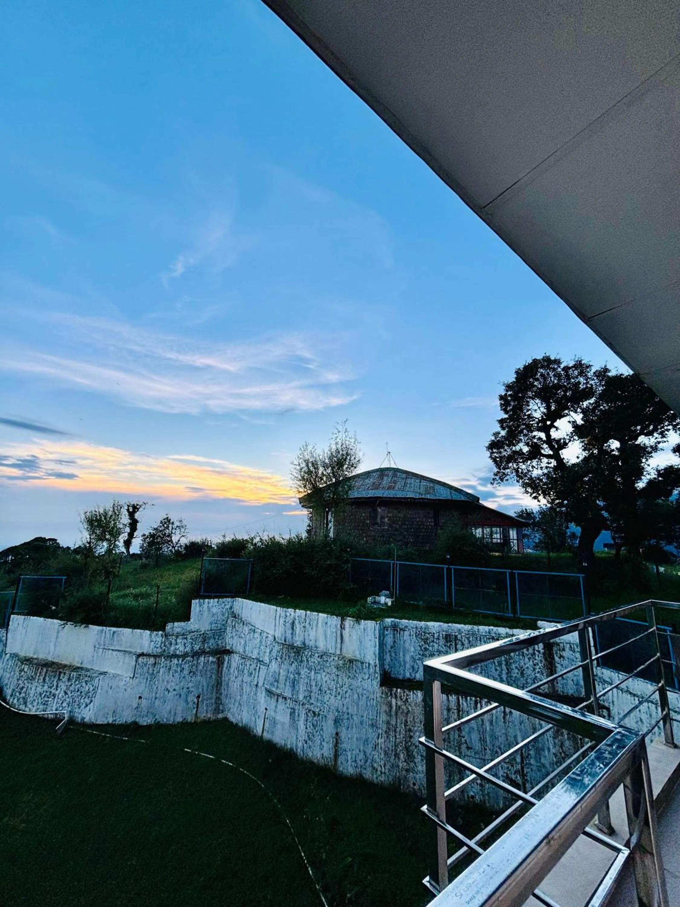 Balcony/Terrace in Aliza Inn And Suites By SRS Hotels