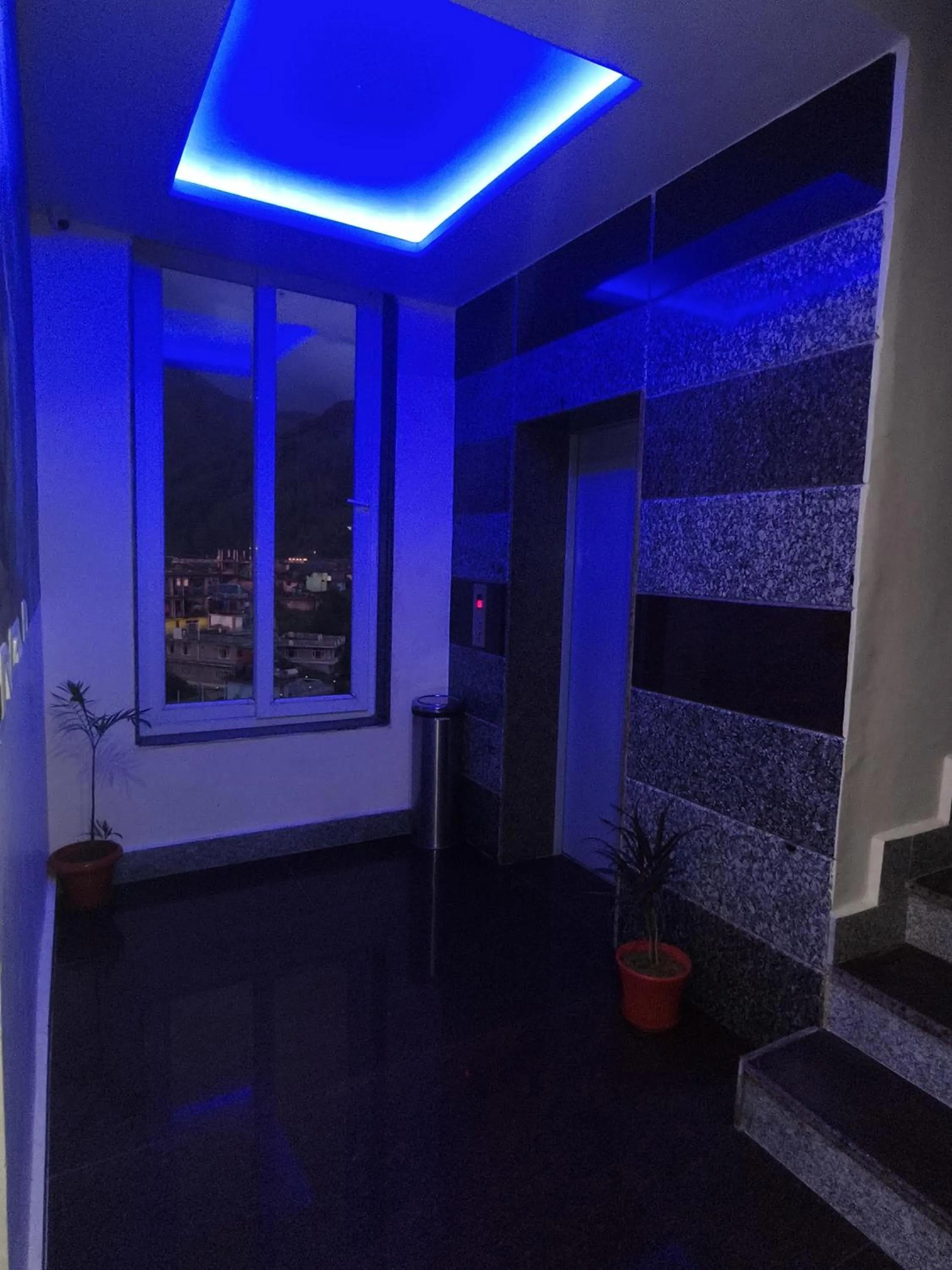 elevator in Aliza Inn And Suites By SRS Hotels