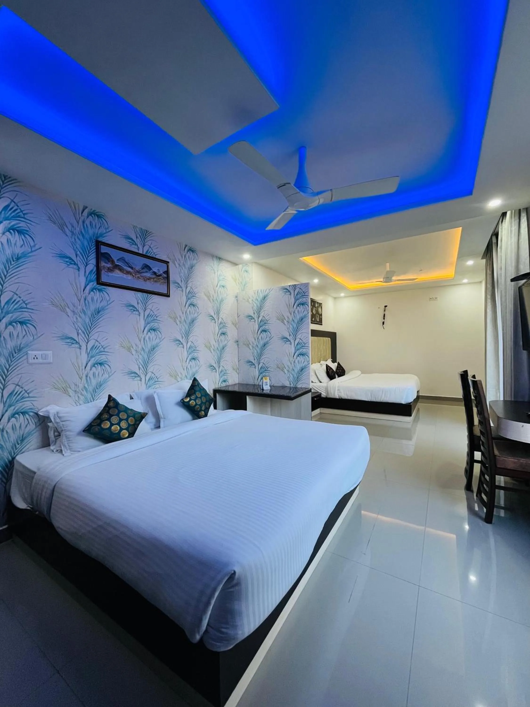 Photo of the whole room, Bed in Aliza Inn And Suites By SRS Hotels