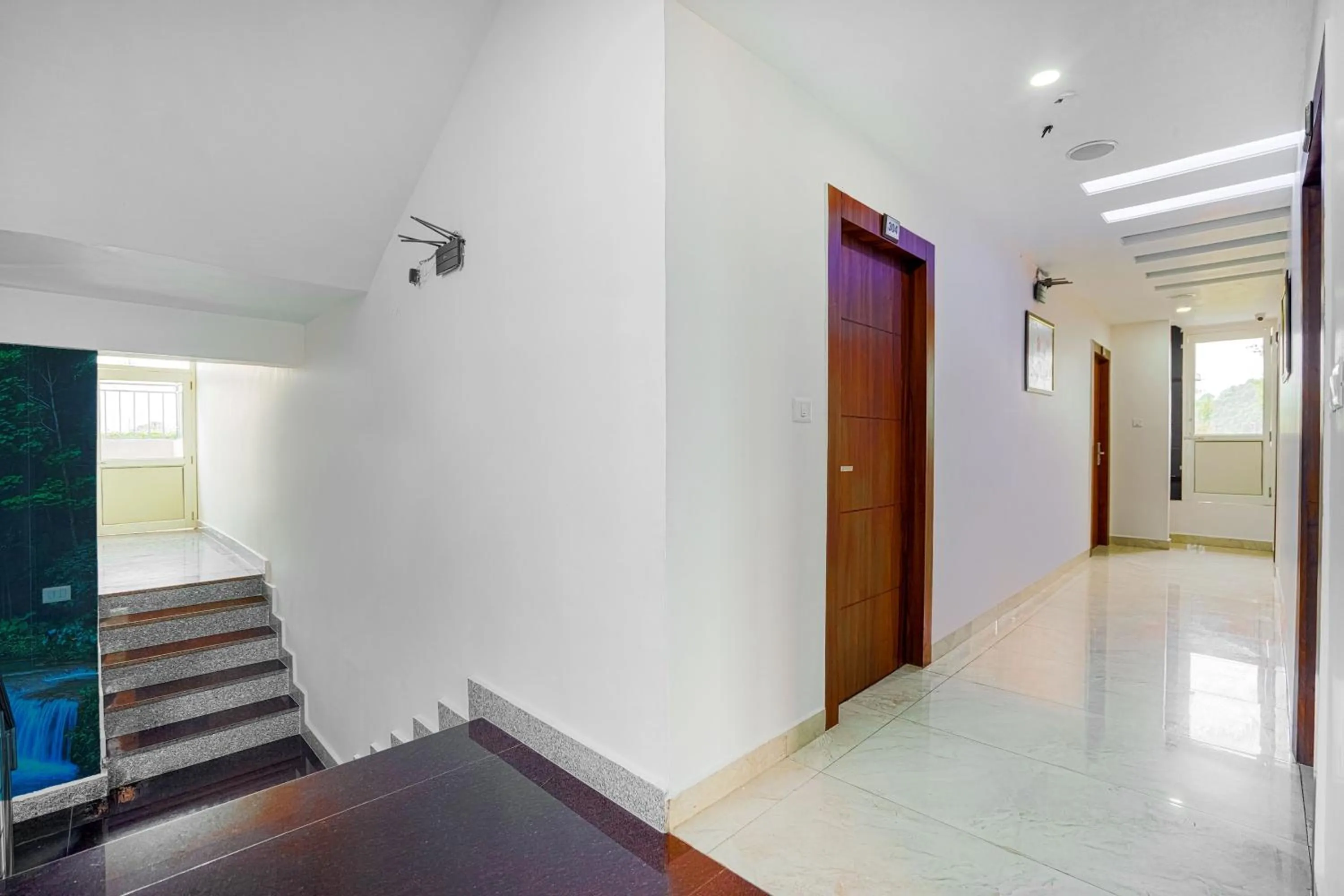 Lobby or reception in Aliza Inn And Suites By SRS Hotels