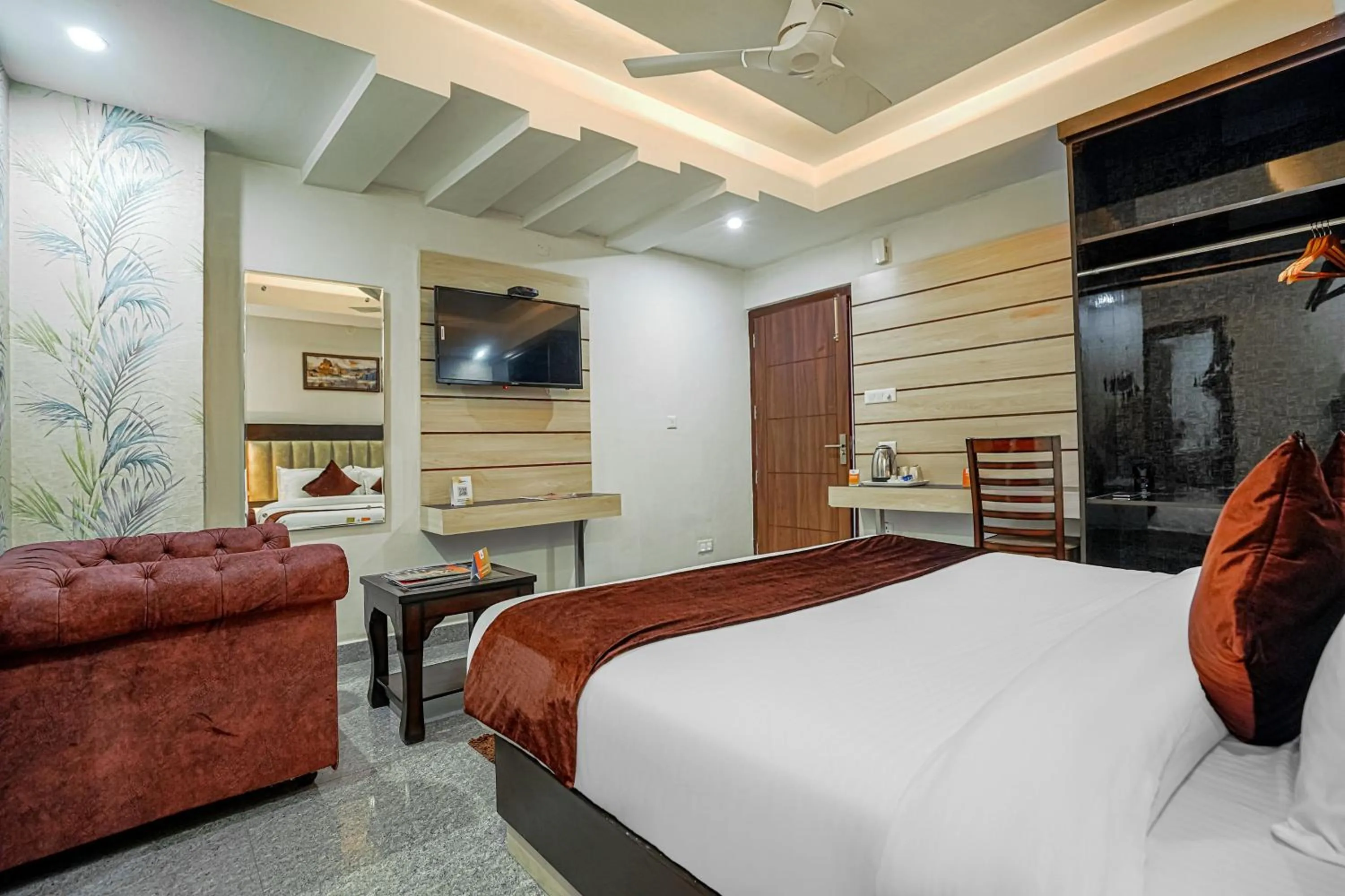 Bed in Aliza Inn And Suites By SRS Hotels