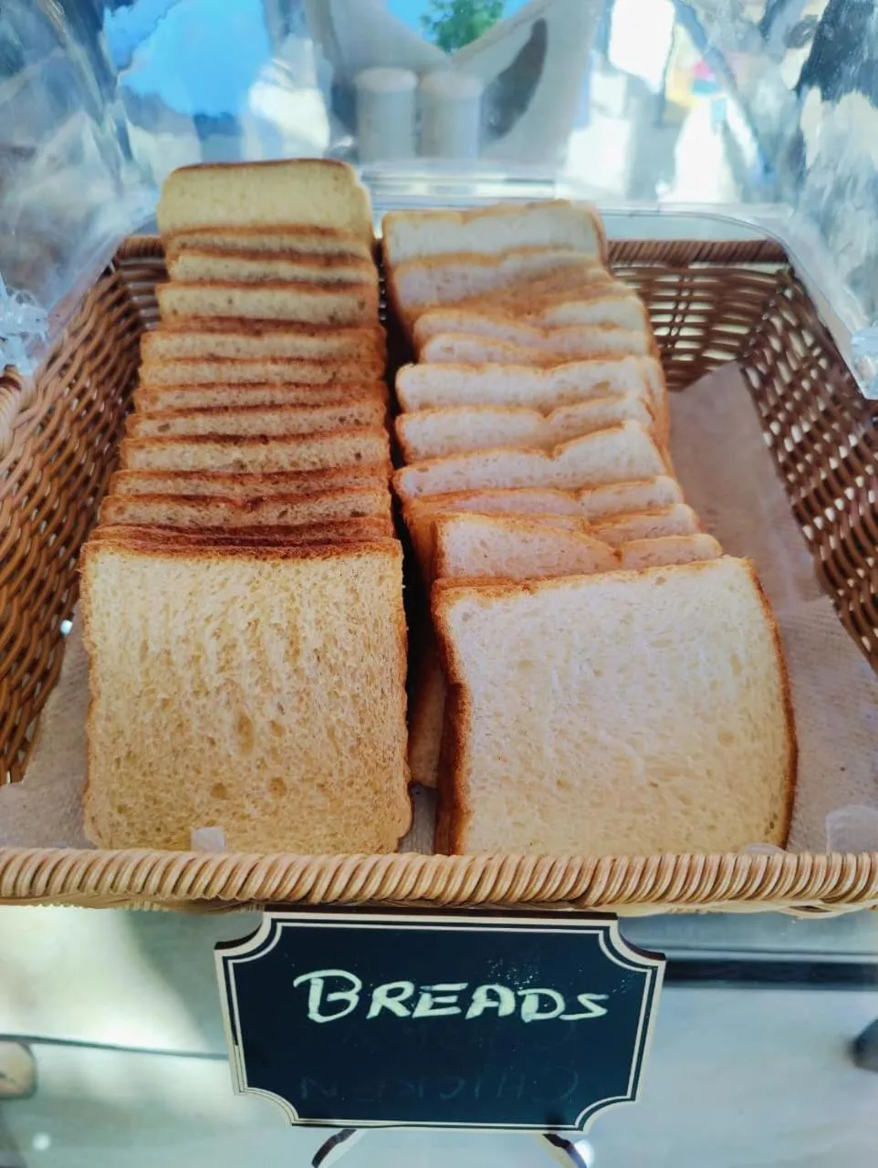 Restaurant/places to eat in Aliza Inn And Suites By SRS Hotels