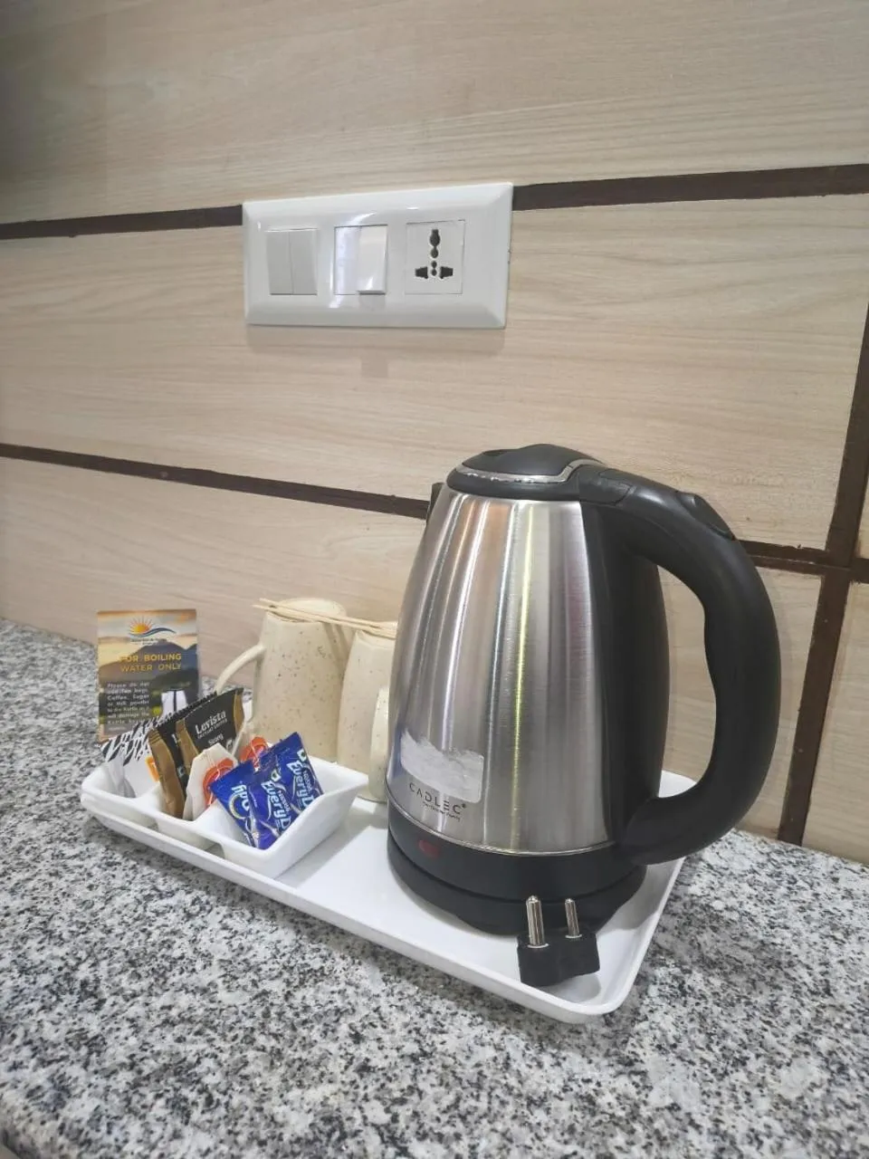 Coffee/tea facilities in Aliza Inn And Suites By SRS Hotels