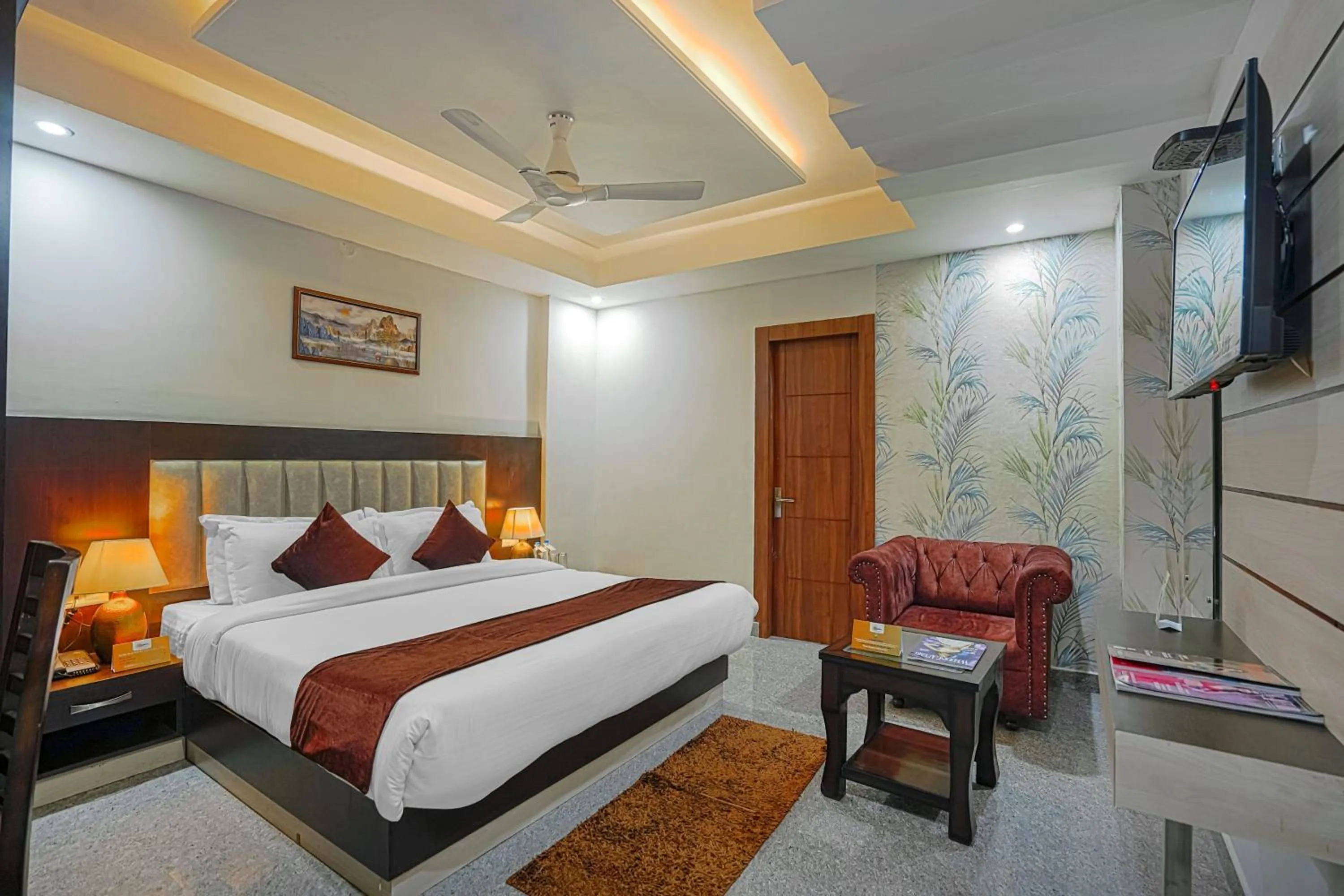 Bed in Aliza Inn And Suites By SRS Hotels