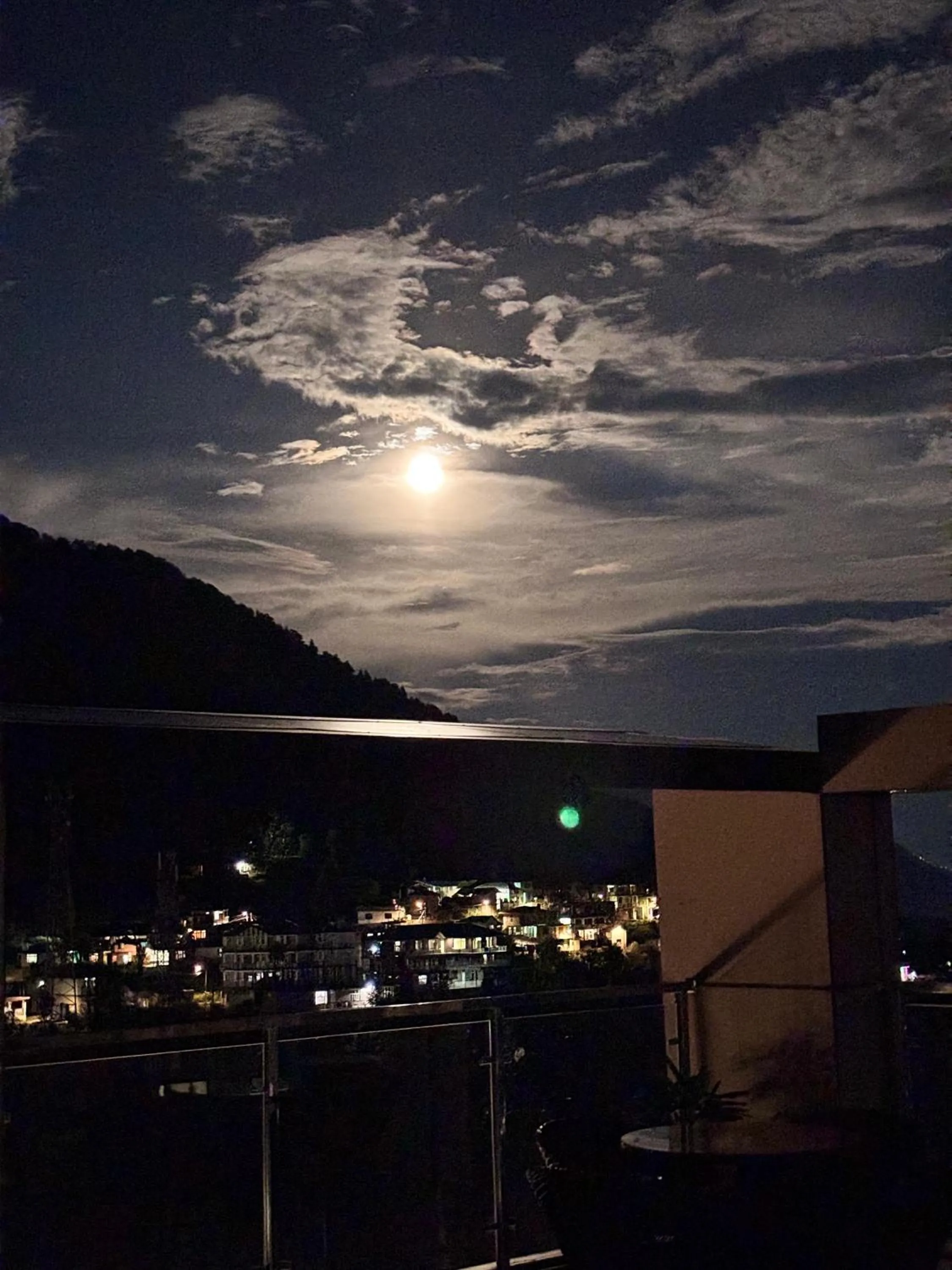 Dining area in Aliza Inn And Suites By SRS Hotels