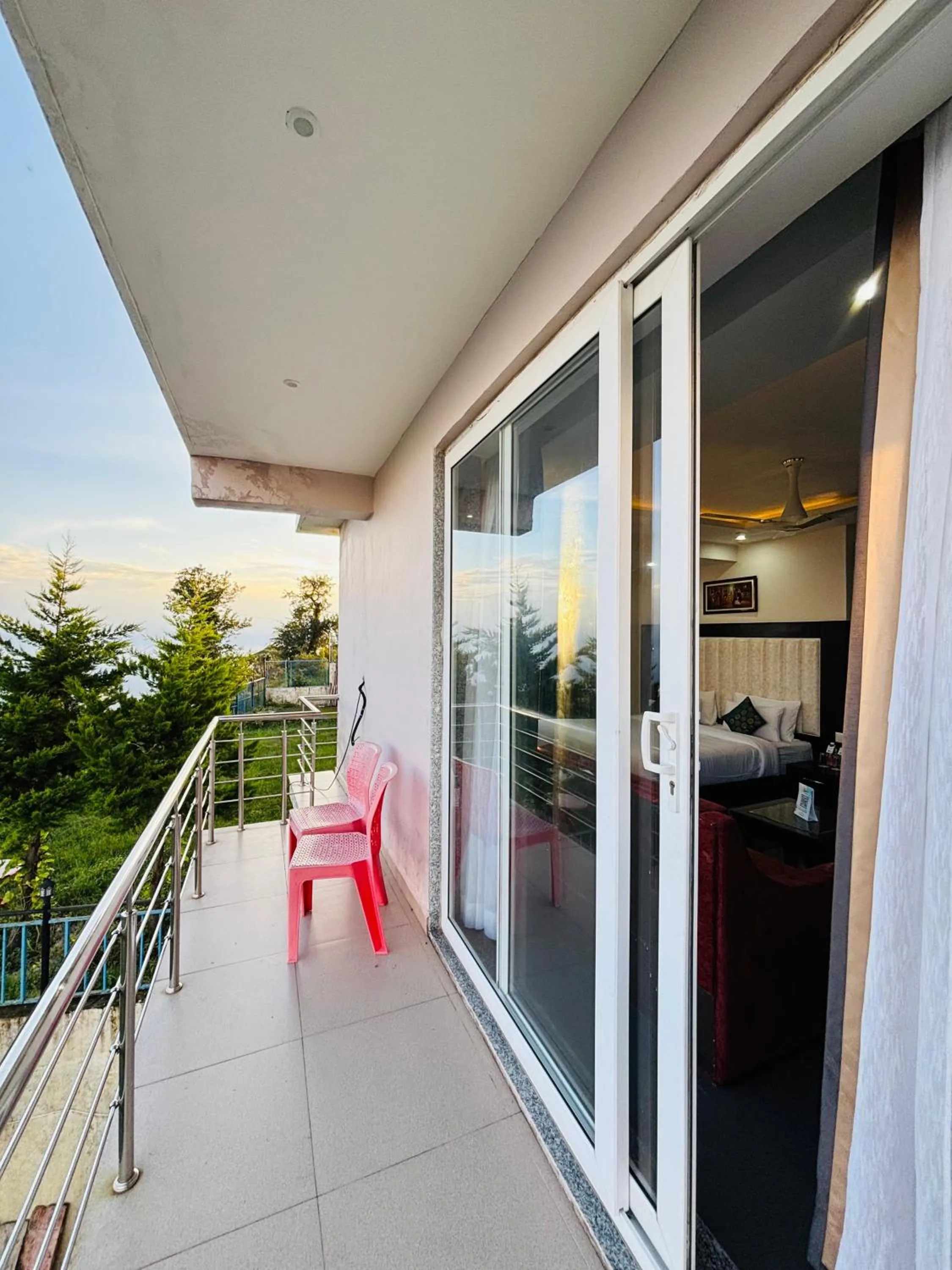 Balcony/Terrace in Aliza Inn And Suites By SRS Hotels