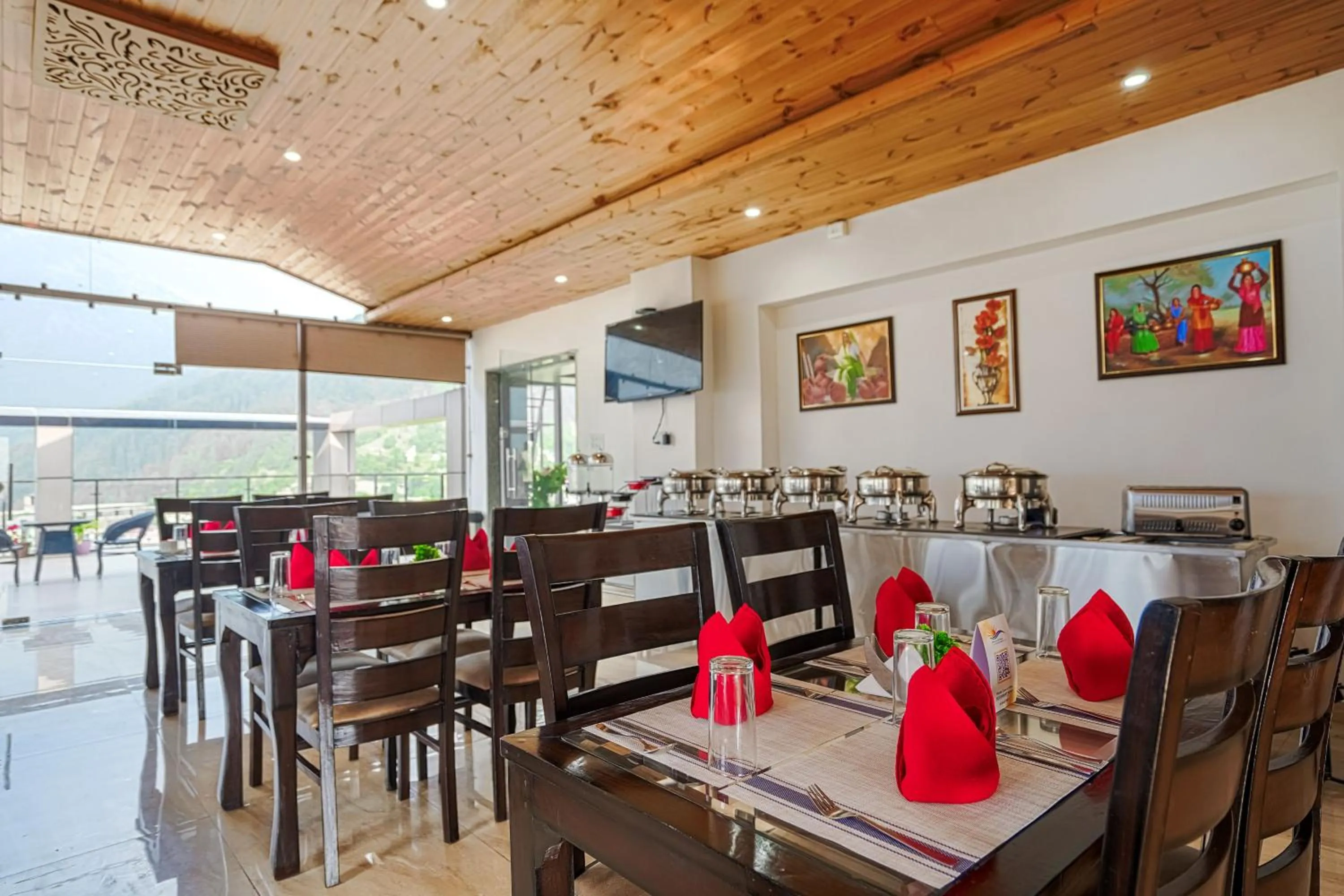 Restaurant/places to eat in Aliza Inn And Suites By SRS Hotels