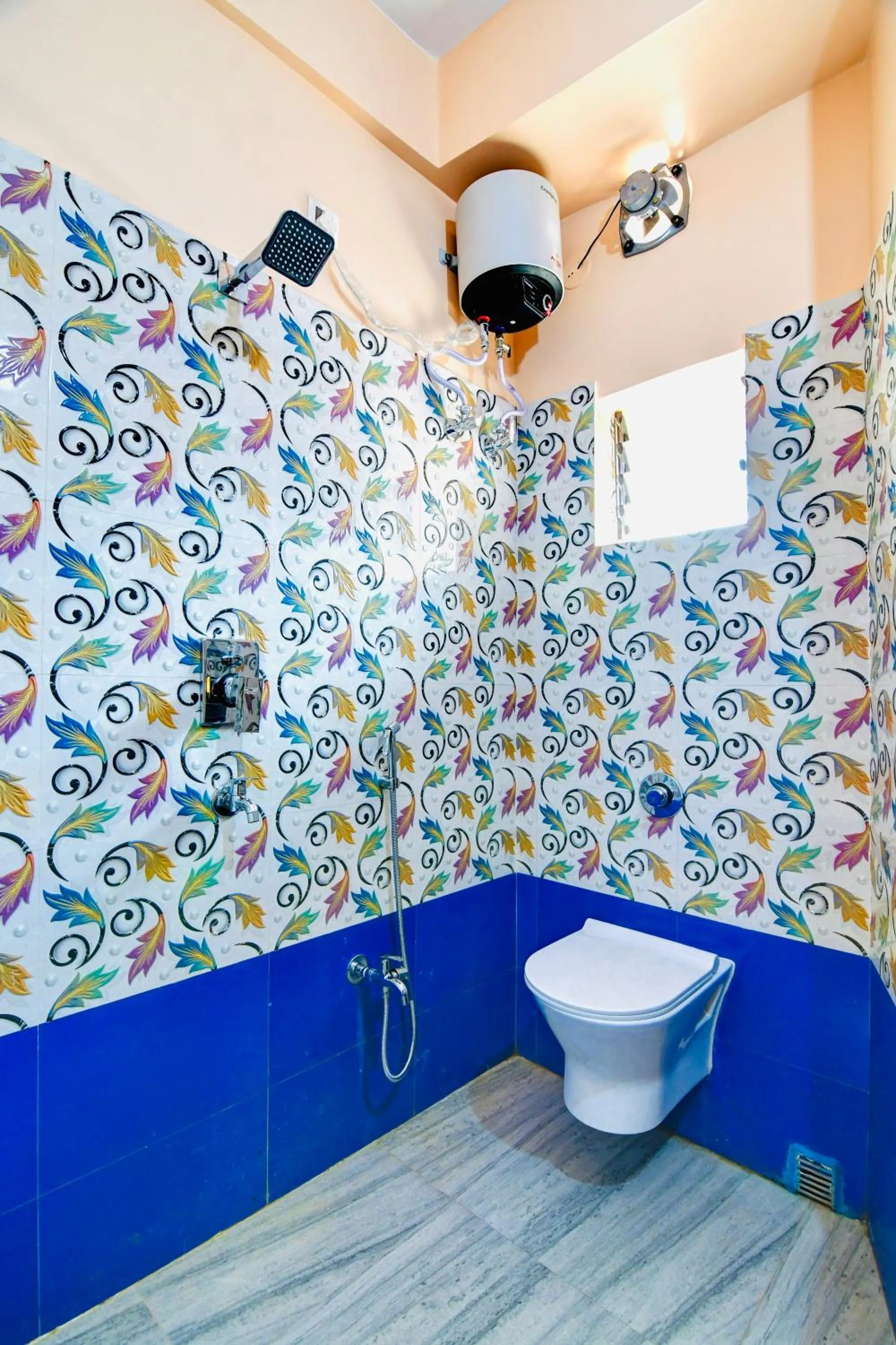 Shower in HOTEL KANAN INN