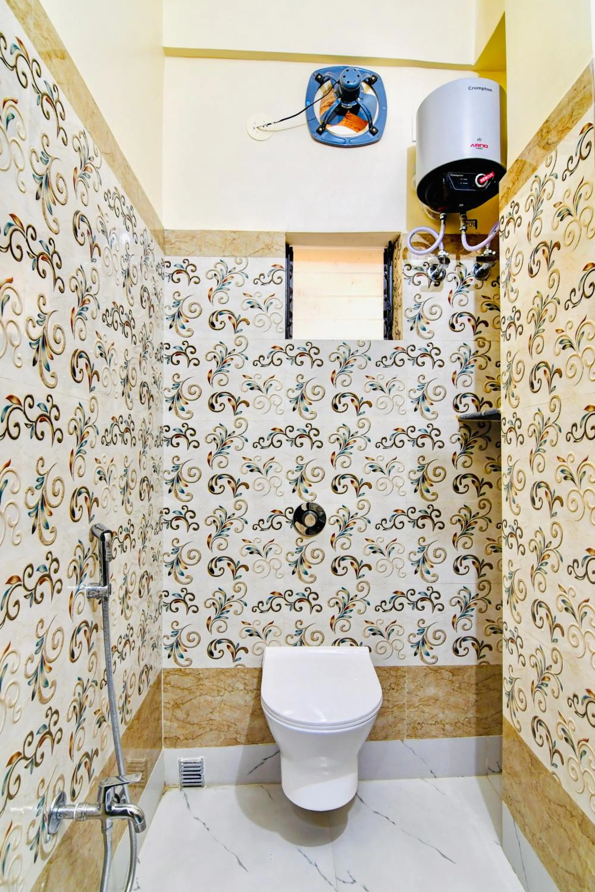 Shower in HOTEL KANAN INN