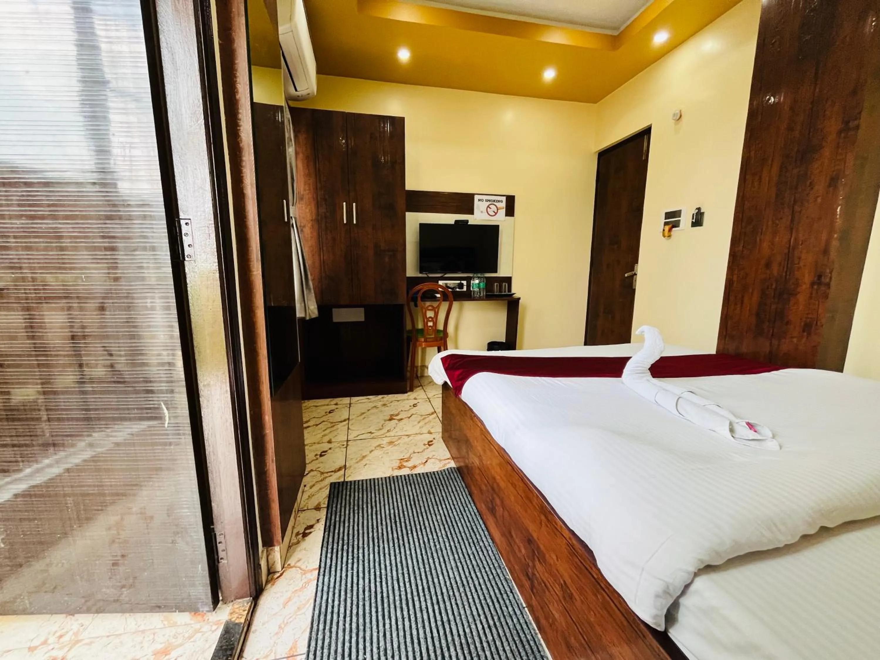 Bed in HOTEL KANAN INN