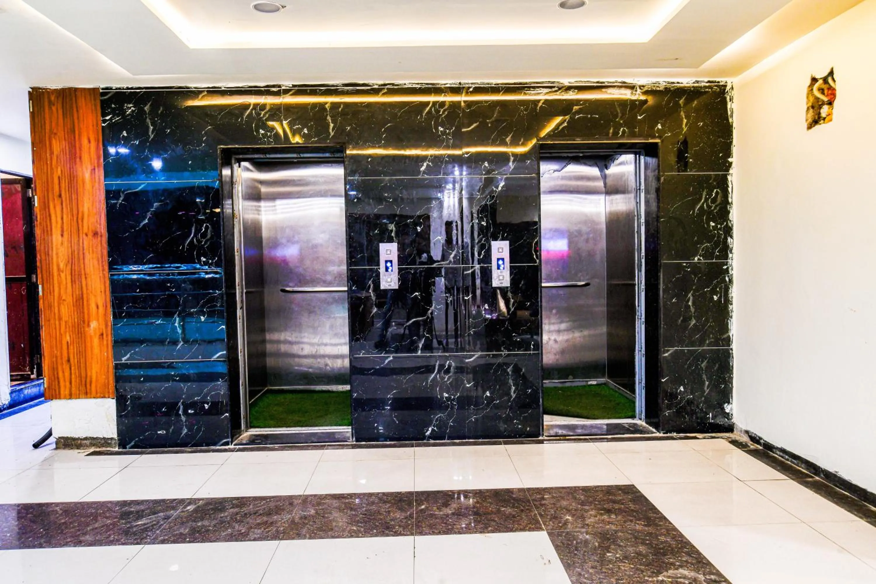 elevator in Hotel Shivlok