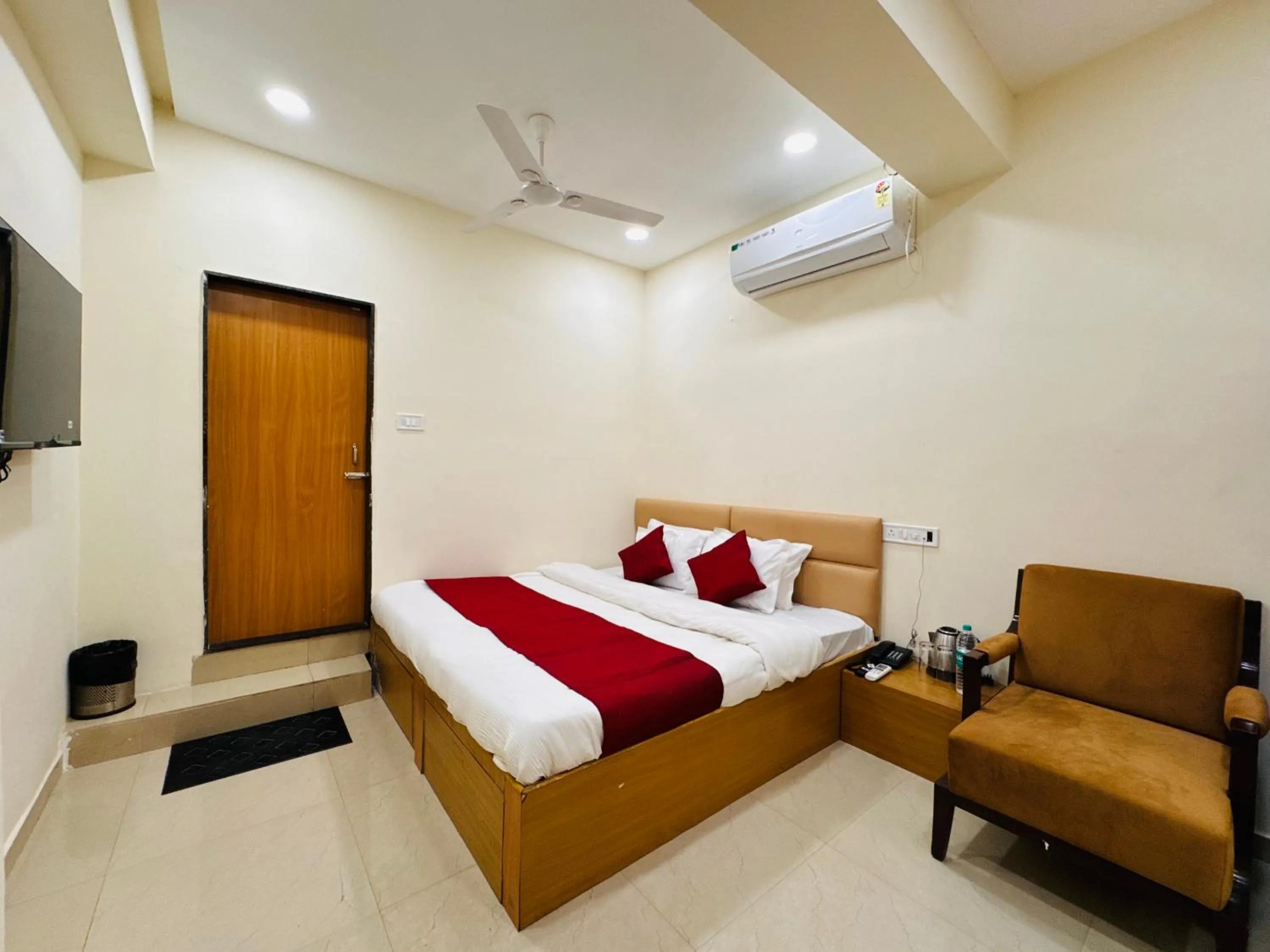 Bed in Hotel Shivlok