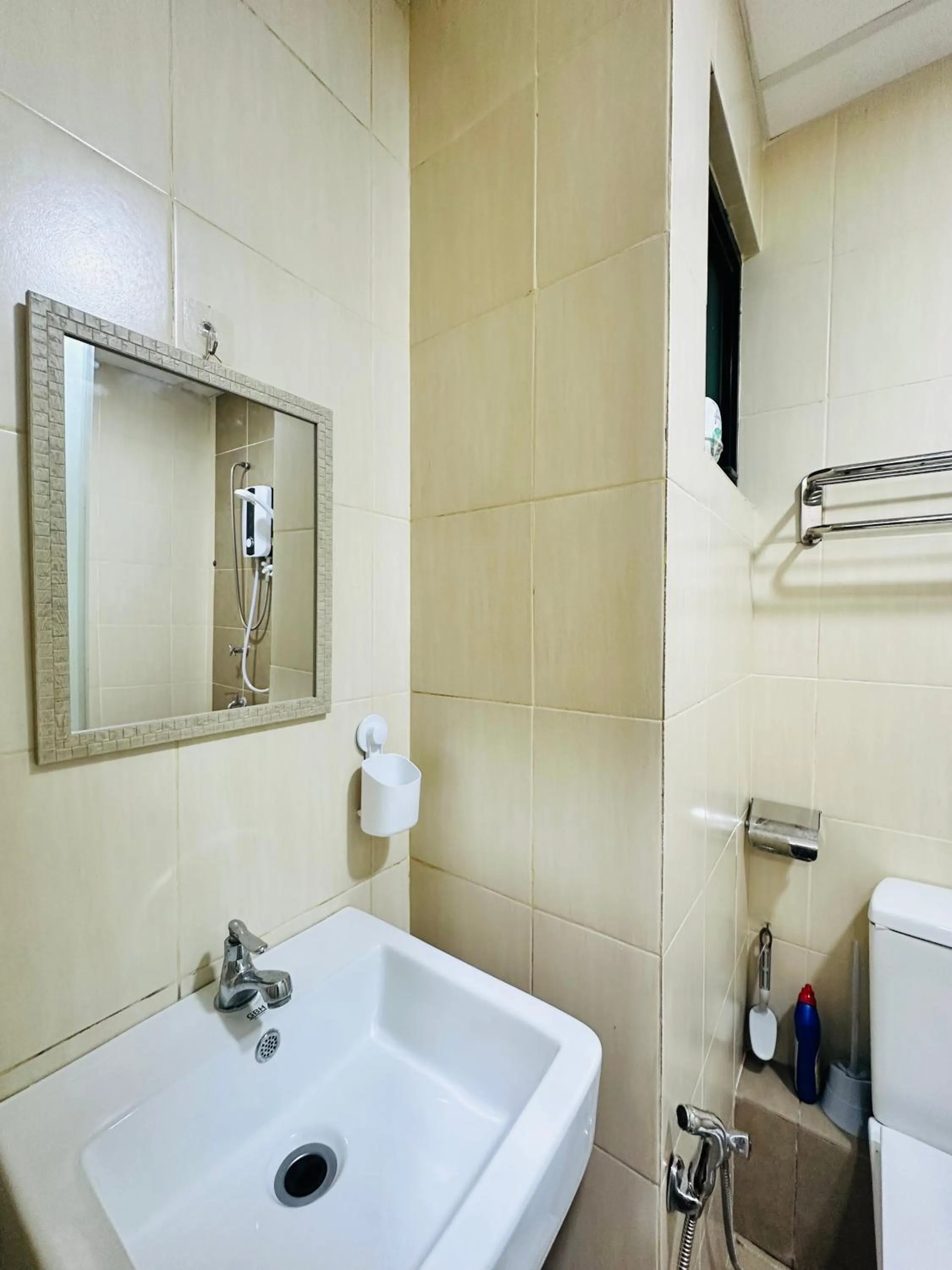 Shower in ITCC Manhattan Suites by AURORA