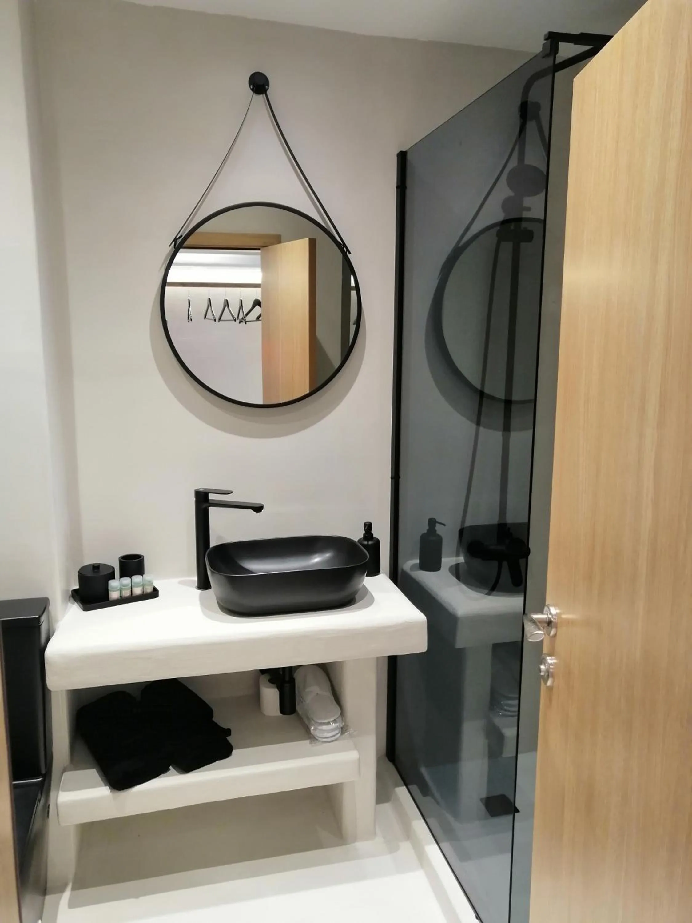 Shower in PARADISE Bay Hotel