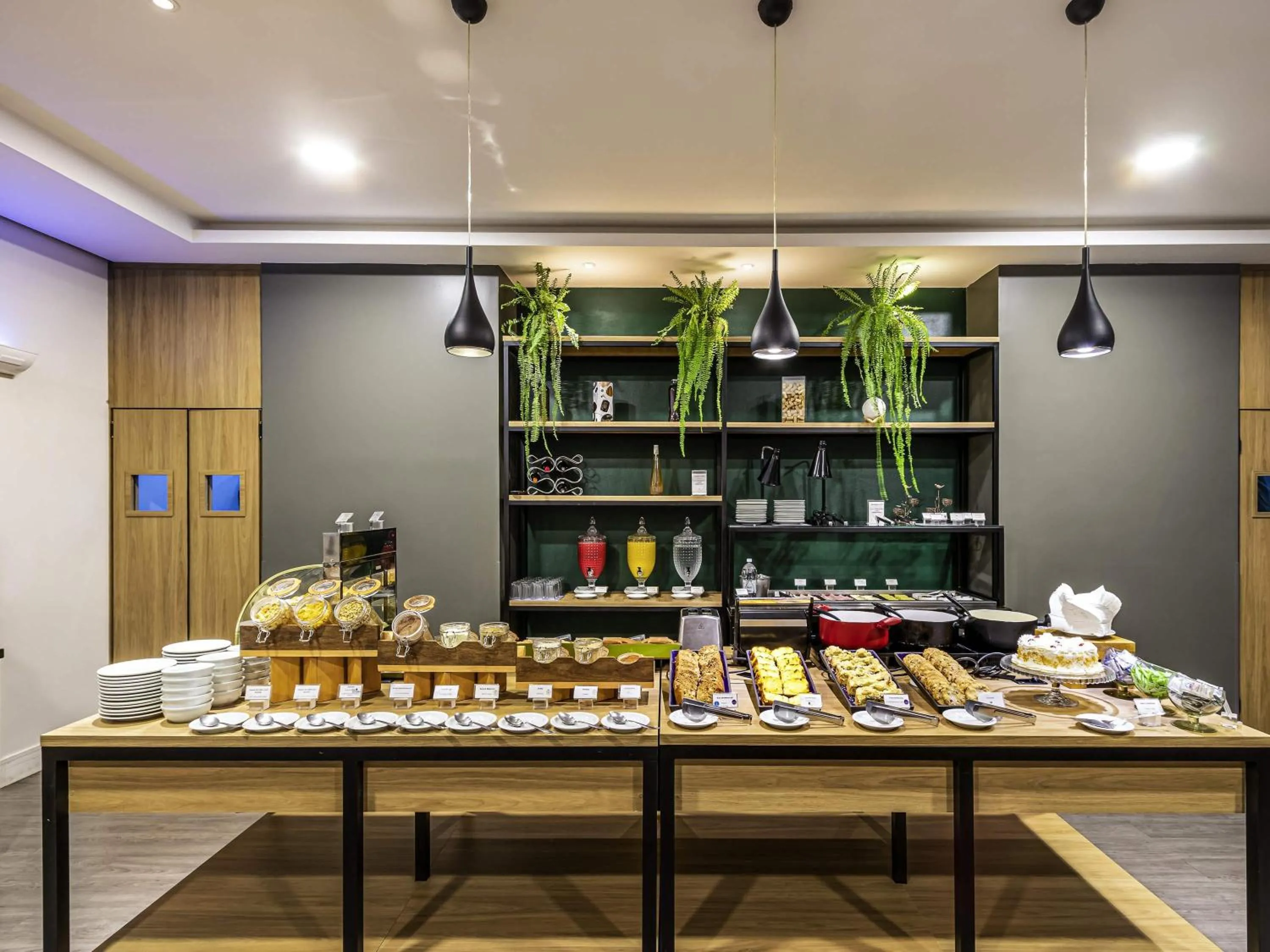 Restaurant/places to eat in Mercure Florianópolis