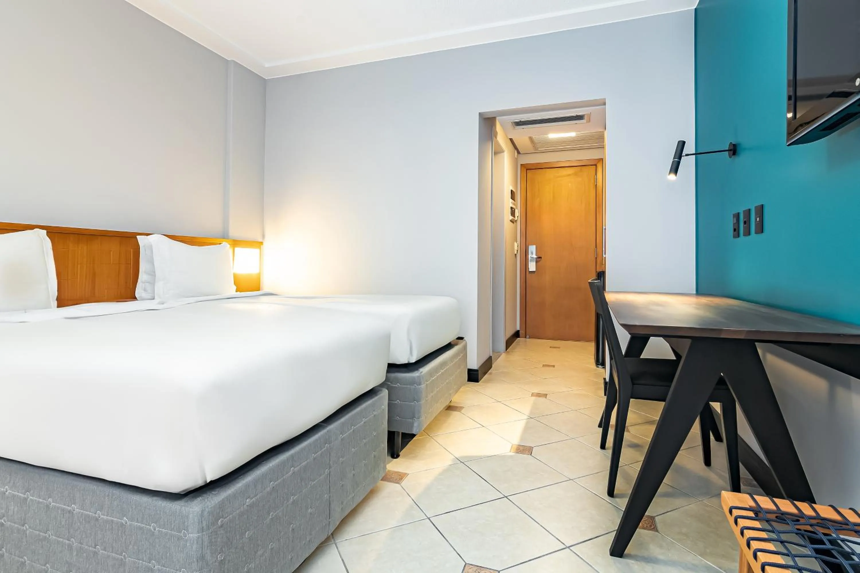 Photo of the whole room, Bed in Mercure Florianópolis