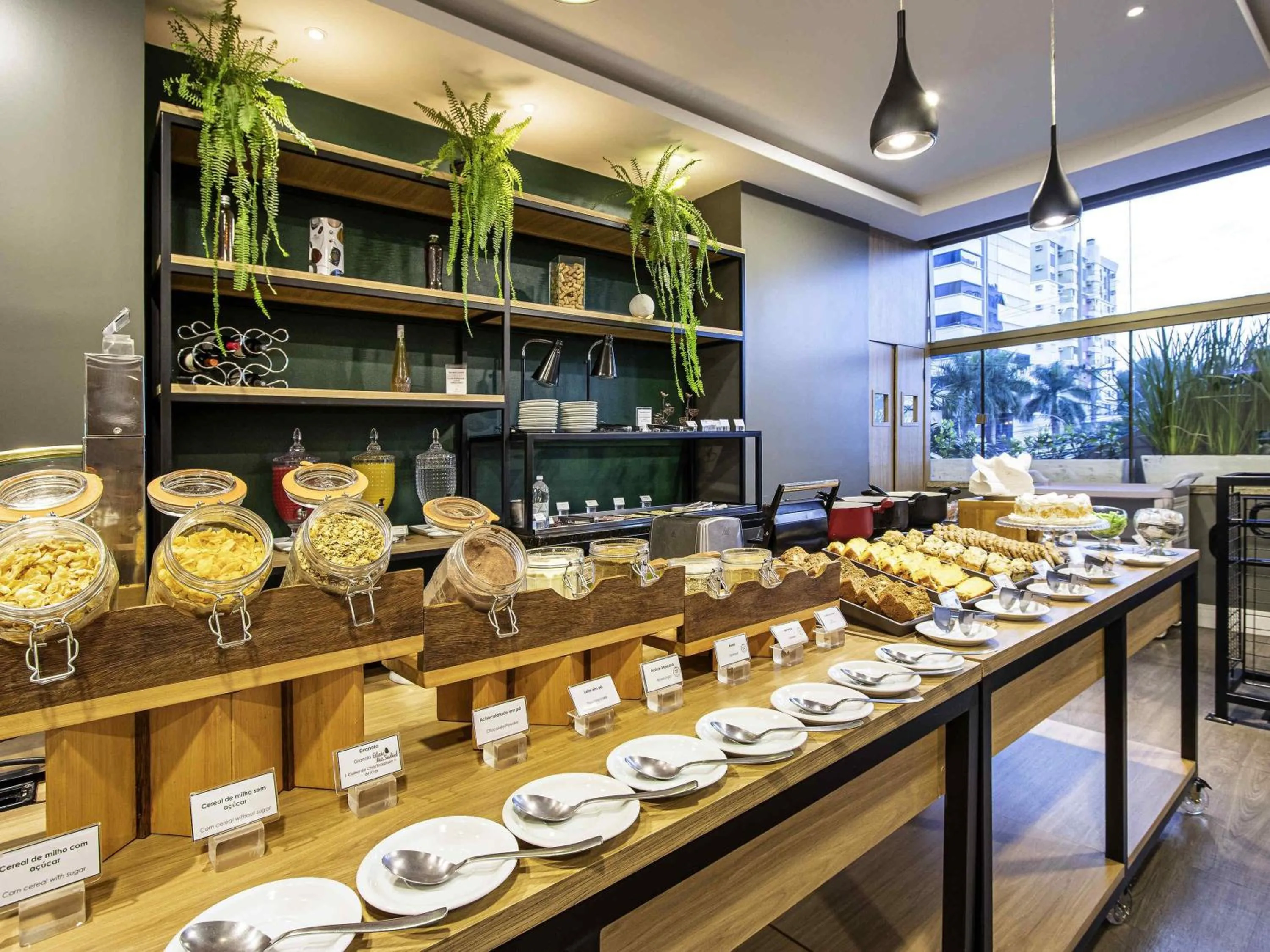 Restaurant/places to eat in Mercure Florianópolis