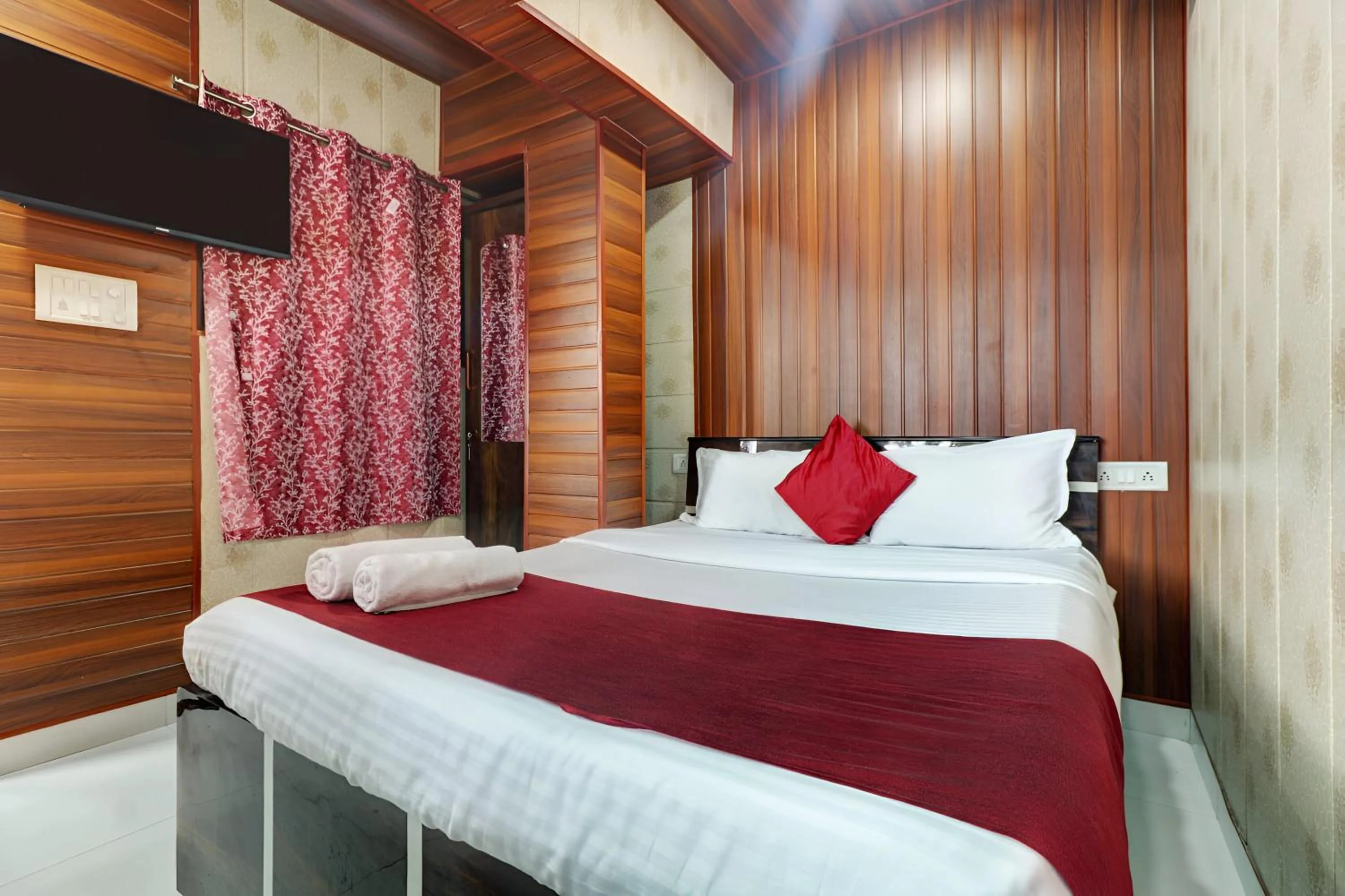 Bedroom, Bed in Hotel O Amma bhau residency